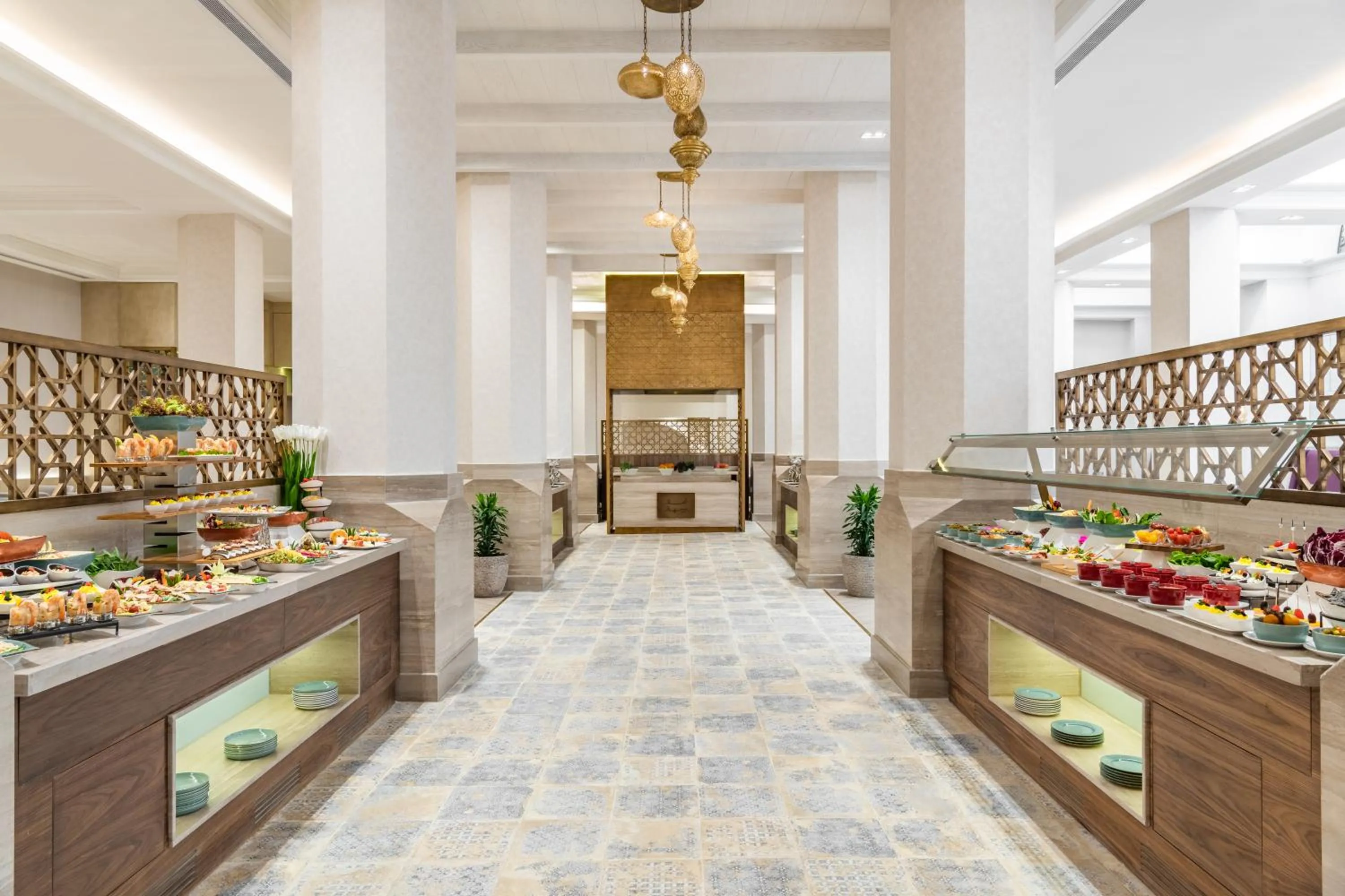 Restaurant/places to eat in Makarem Ajyad Makkah Hotel