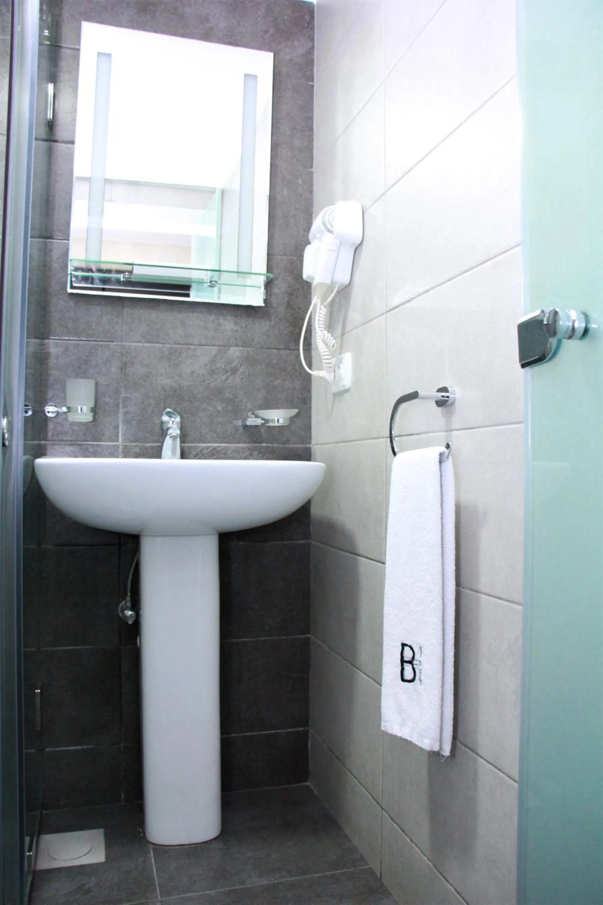 Shower in Beverly Hotel Beirut