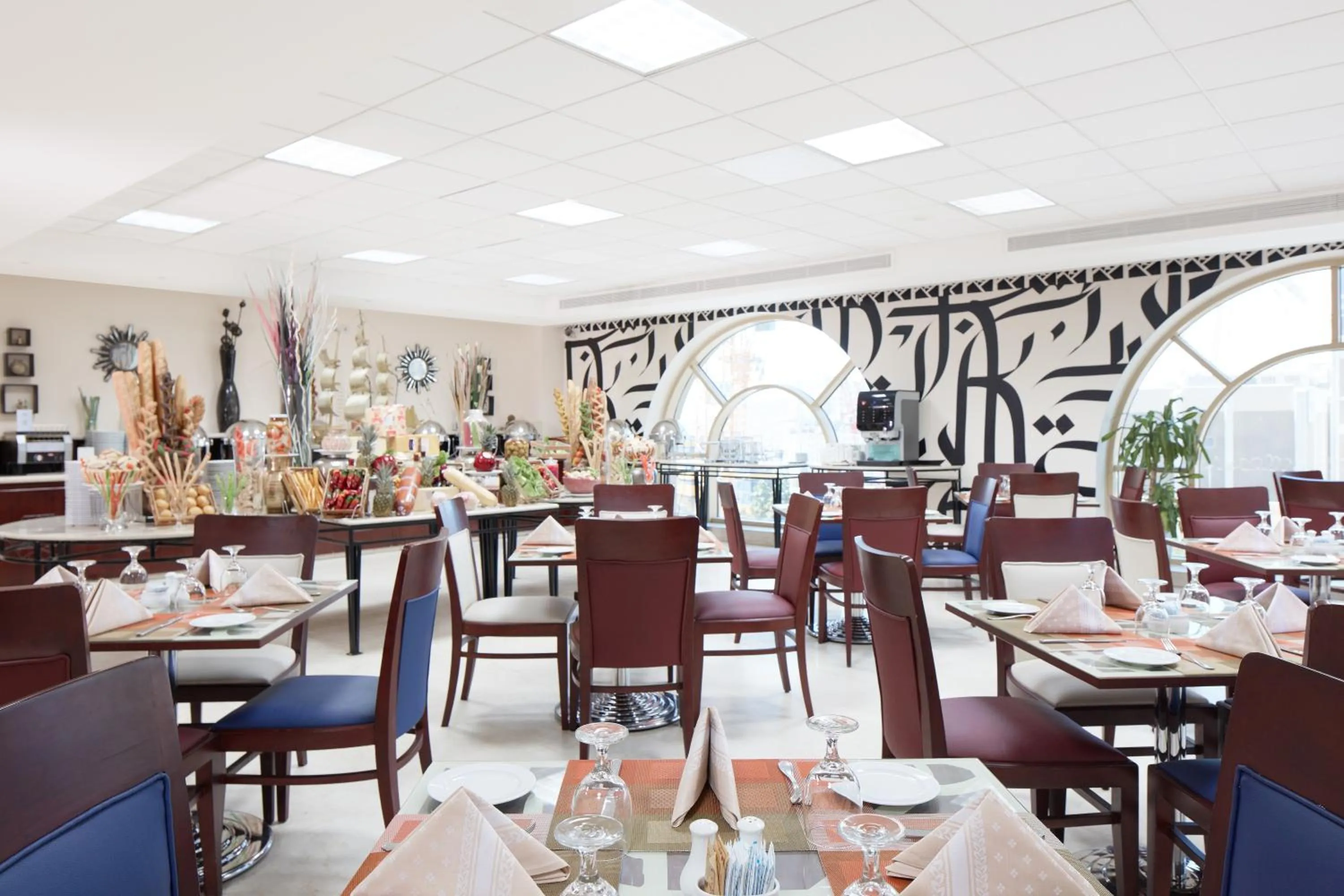 Restaurant/places to eat in Makarem Umm Al Qura Hotel