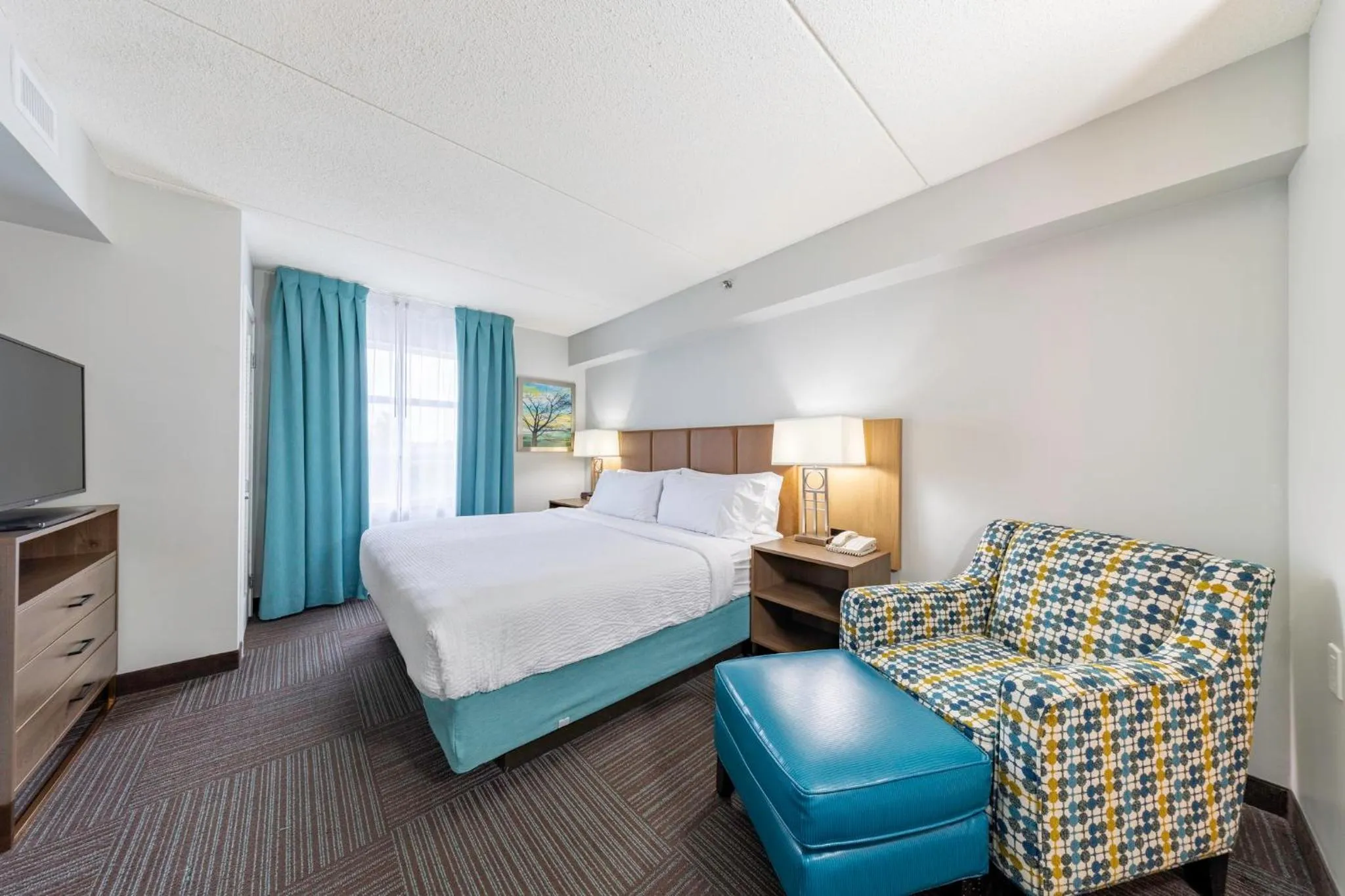 Photo of the whole room, Bed in Staybridge Suites Guelph by IHG