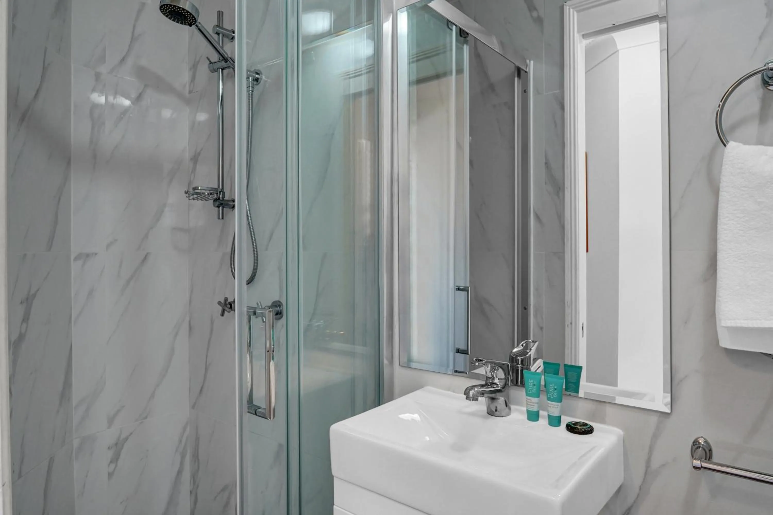 Shower in Windsurfer Resort