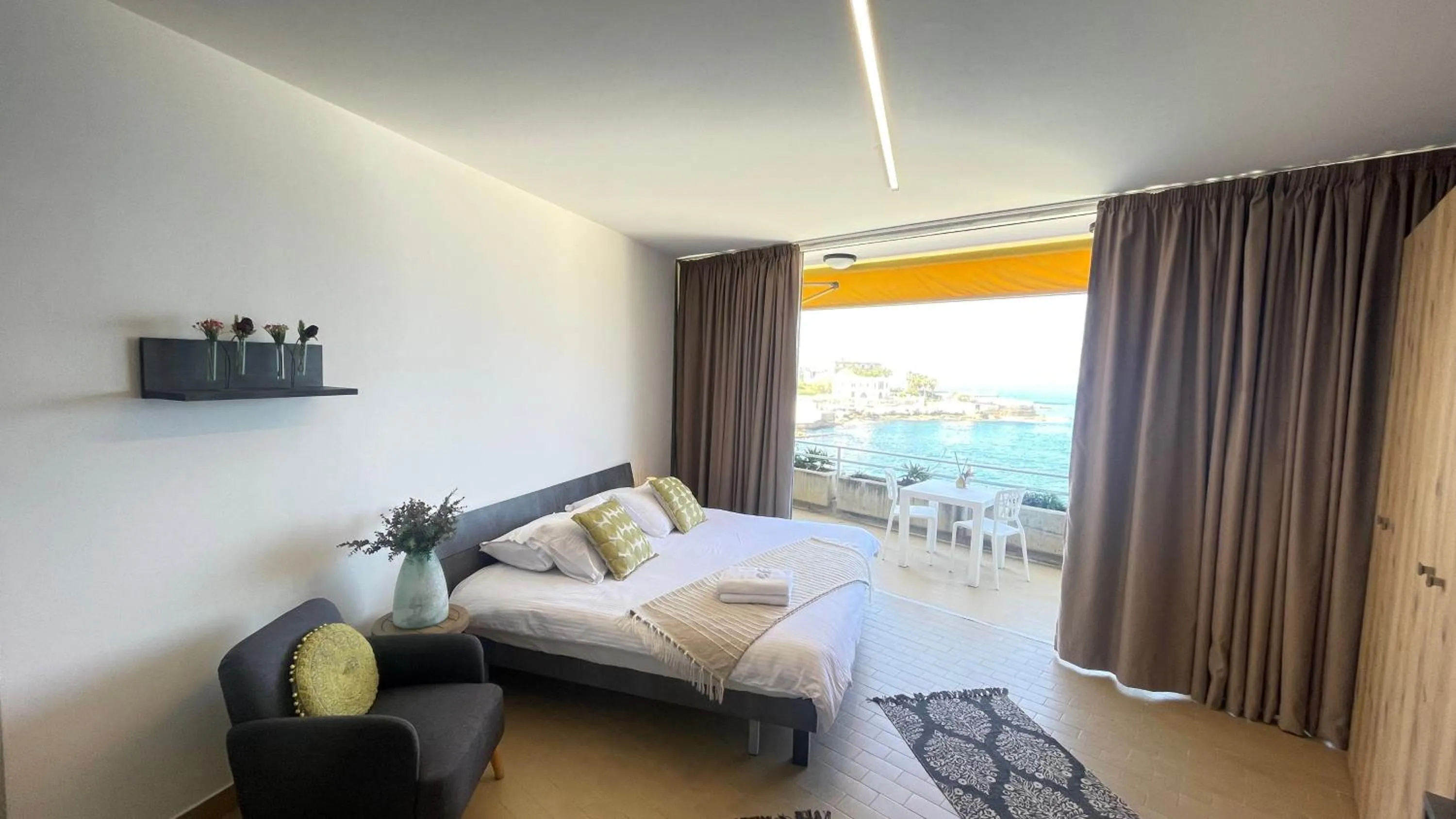 Balcony/Terrace, Bed in St Paul Resort