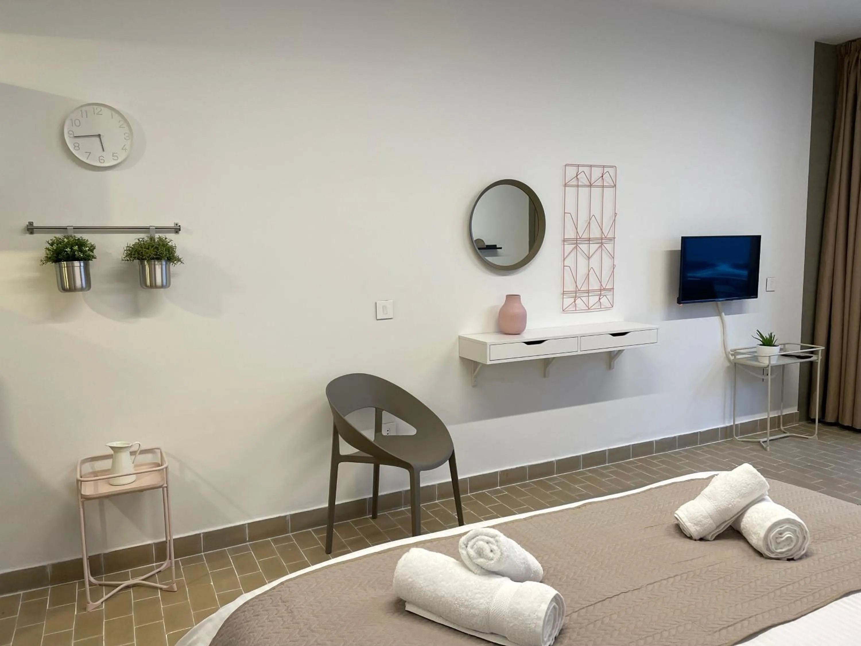 Photo of the whole room, Bed in St Paul Resort