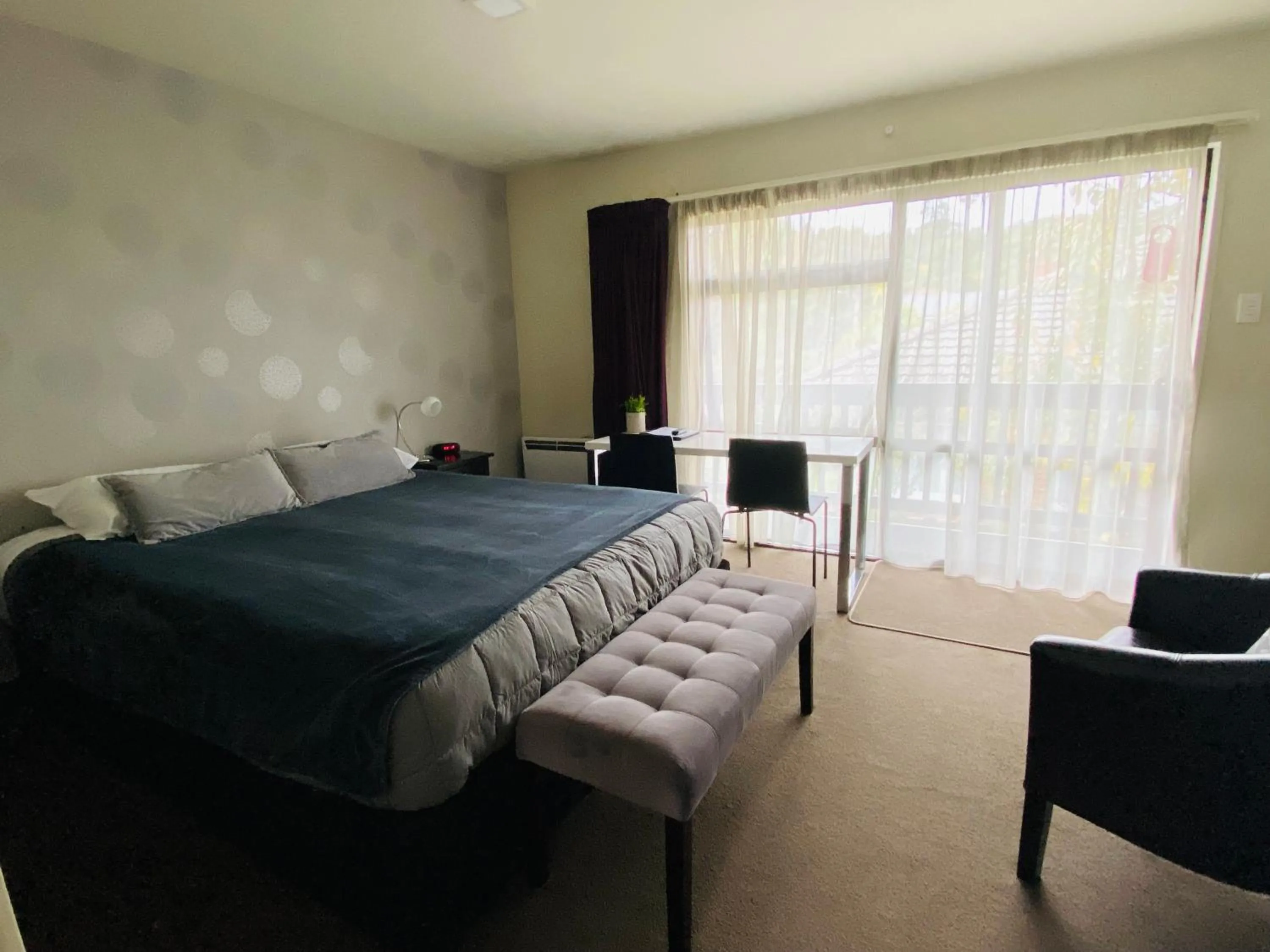 Bed in Commodore Motel