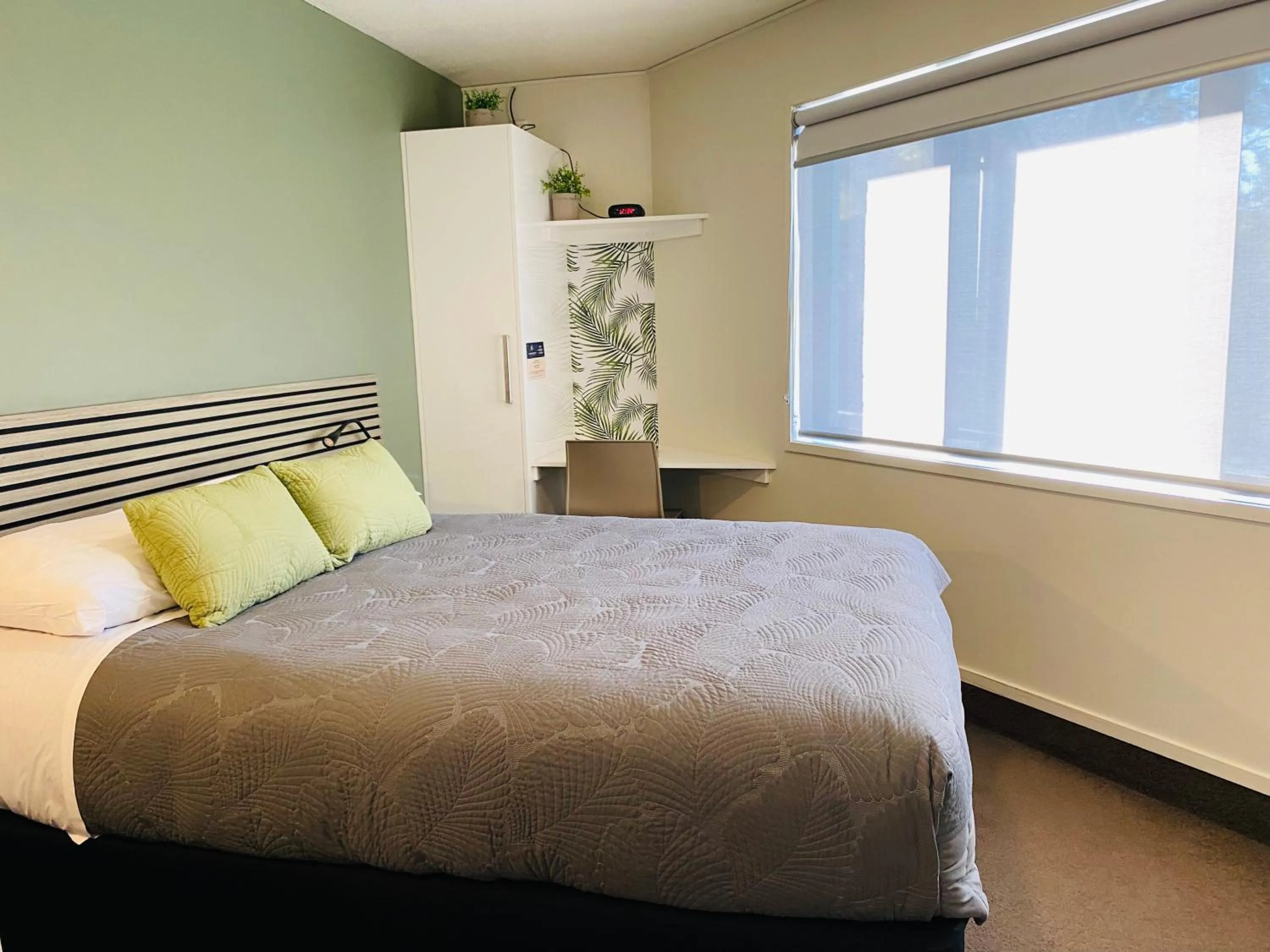 Bed in Commodore Motel