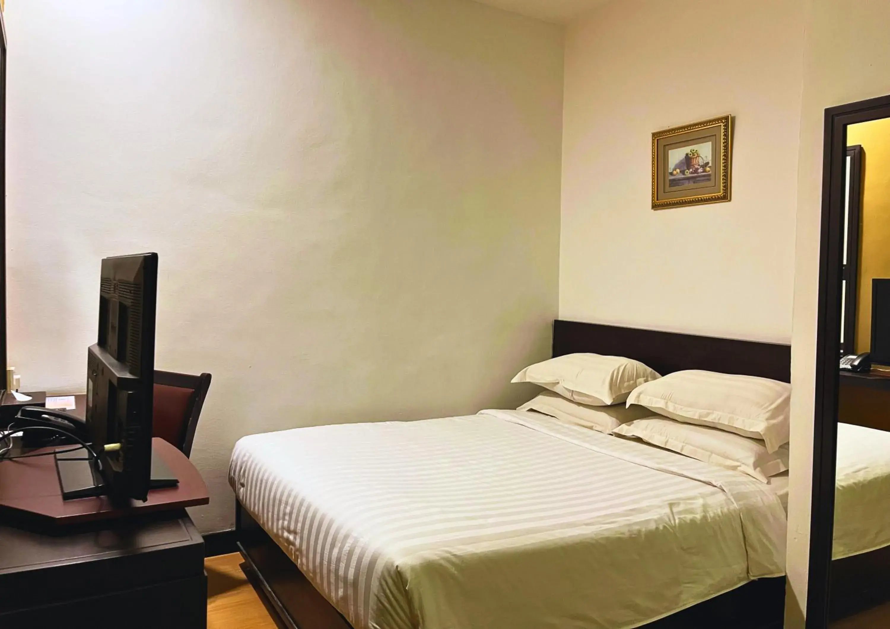 Standard Double Room - No Window in Penview Hotel Standard Double Room - No Window in Penview Hotel