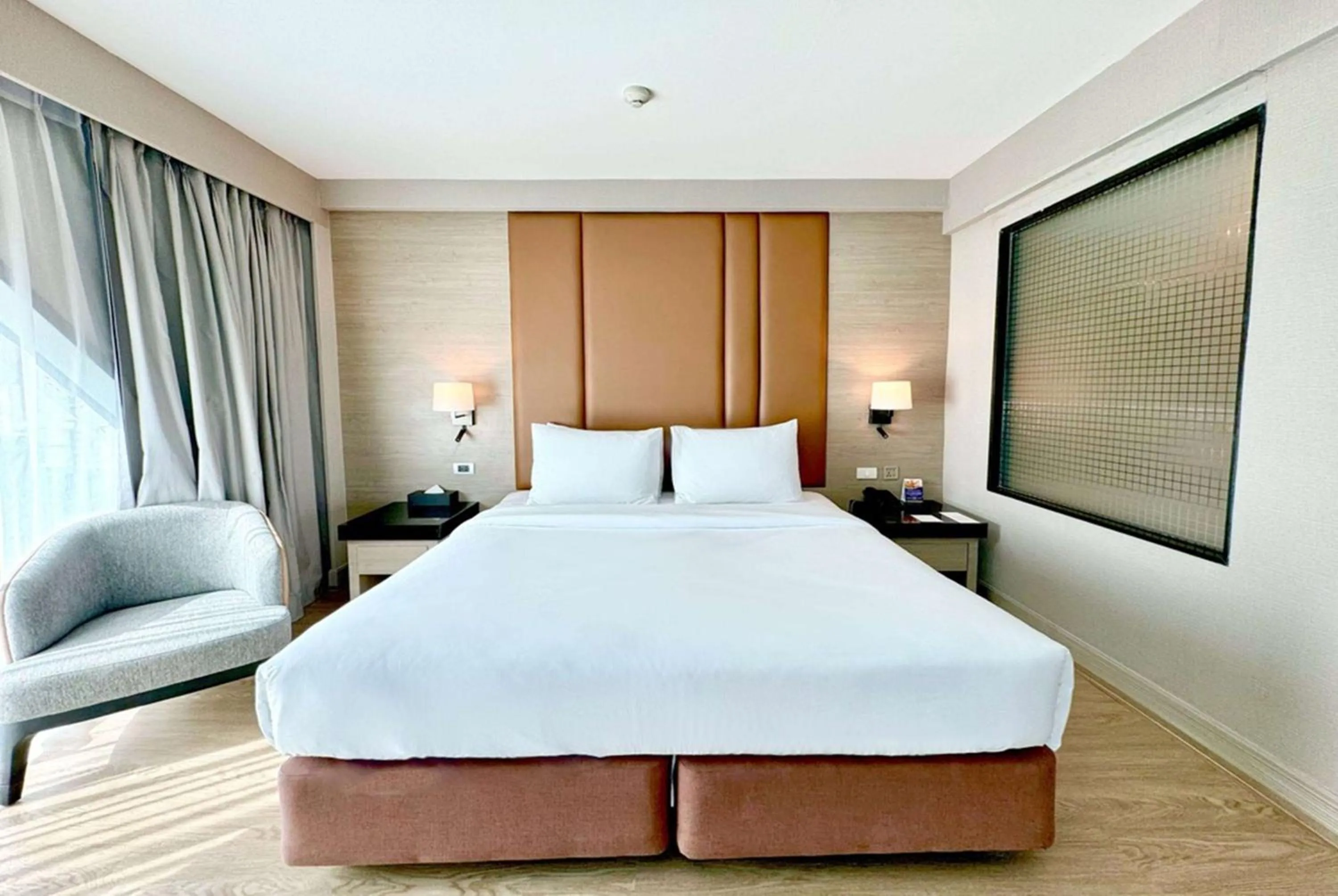 Photo of the whole room, Bed in Ramada Sukhumvit Soi Eleven