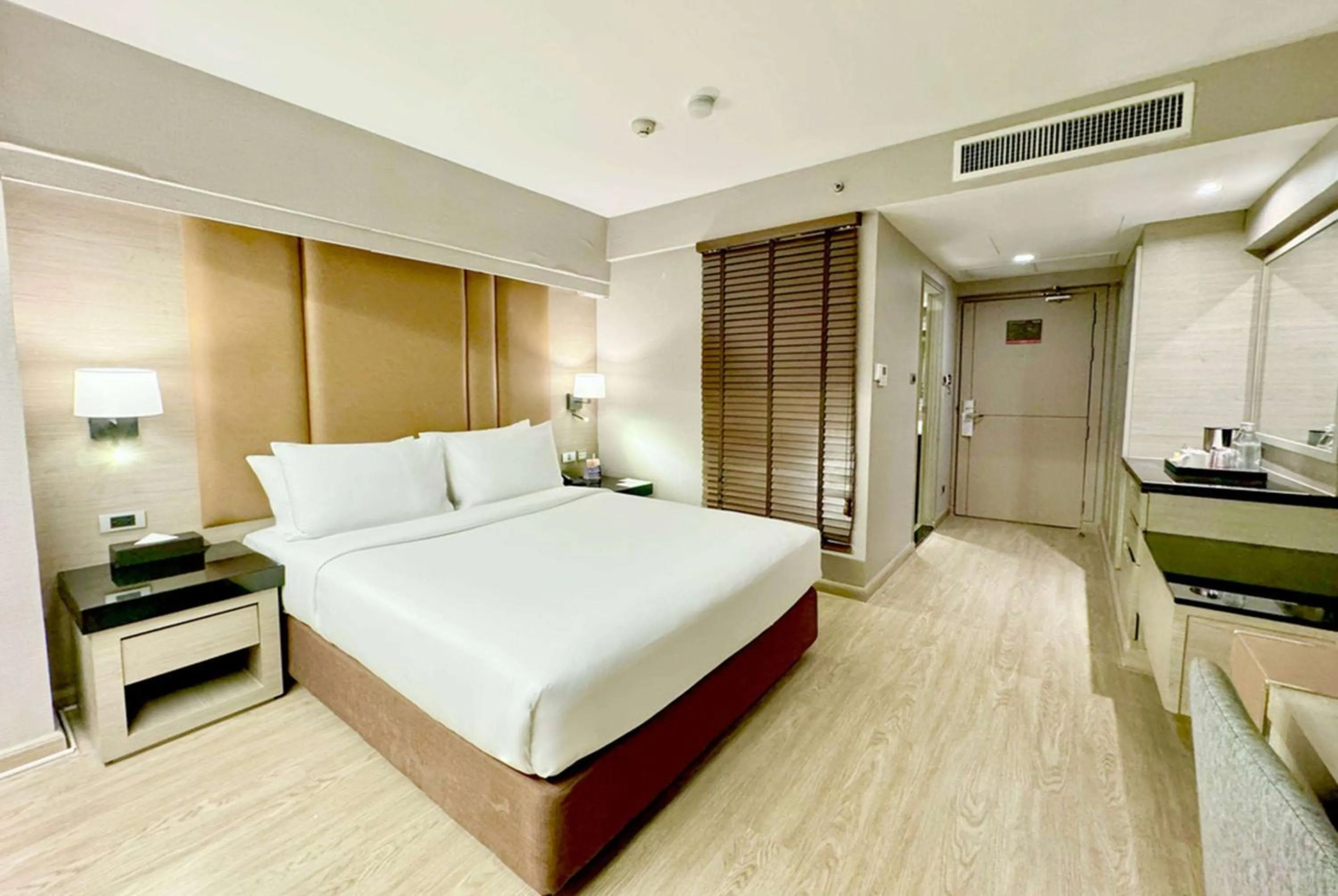 Photo of the whole room, Bed in Ramada Sukhumvit Soi Eleven