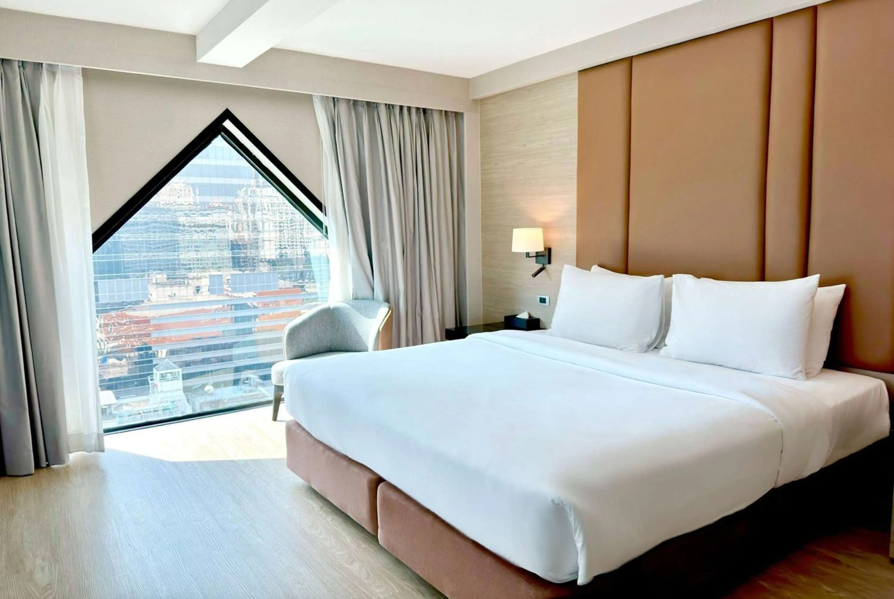 Photo of the whole room, Bed in Ramada Sukhumvit Soi Eleven