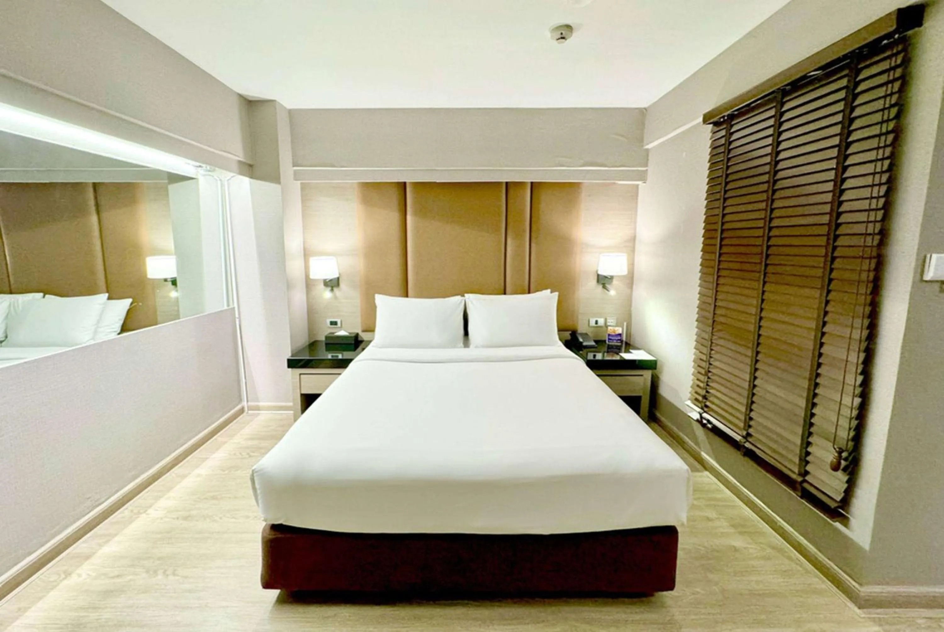 Photo of the whole room, Bed in Ramada Sukhumvit Soi Eleven
