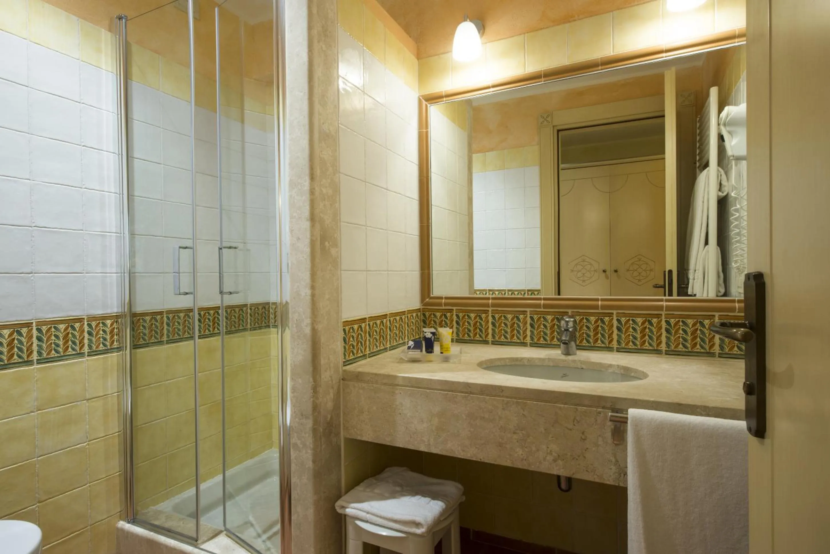 Bathroom in Lantana Resort Hotel&Apartments