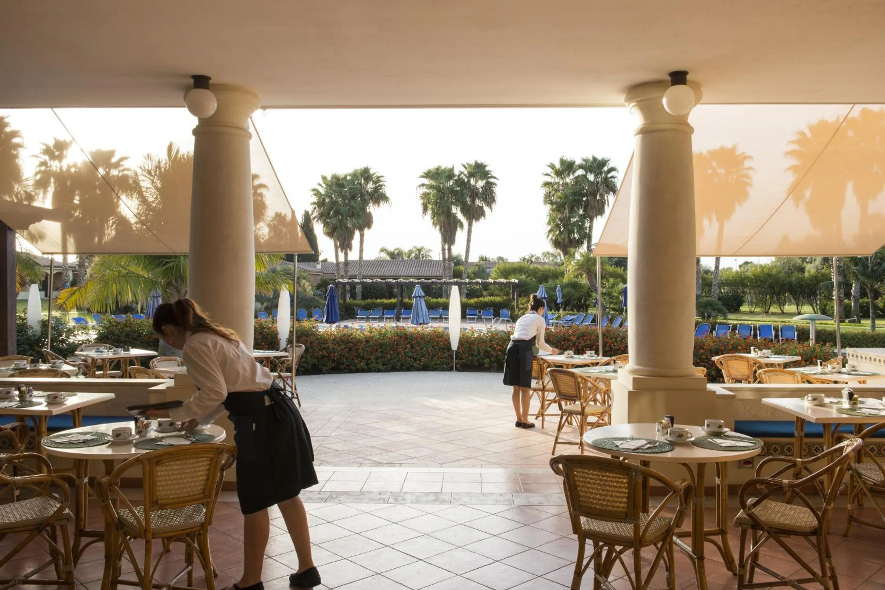 Restaurant/places to eat in Lantana Resort Hotel&Apartments