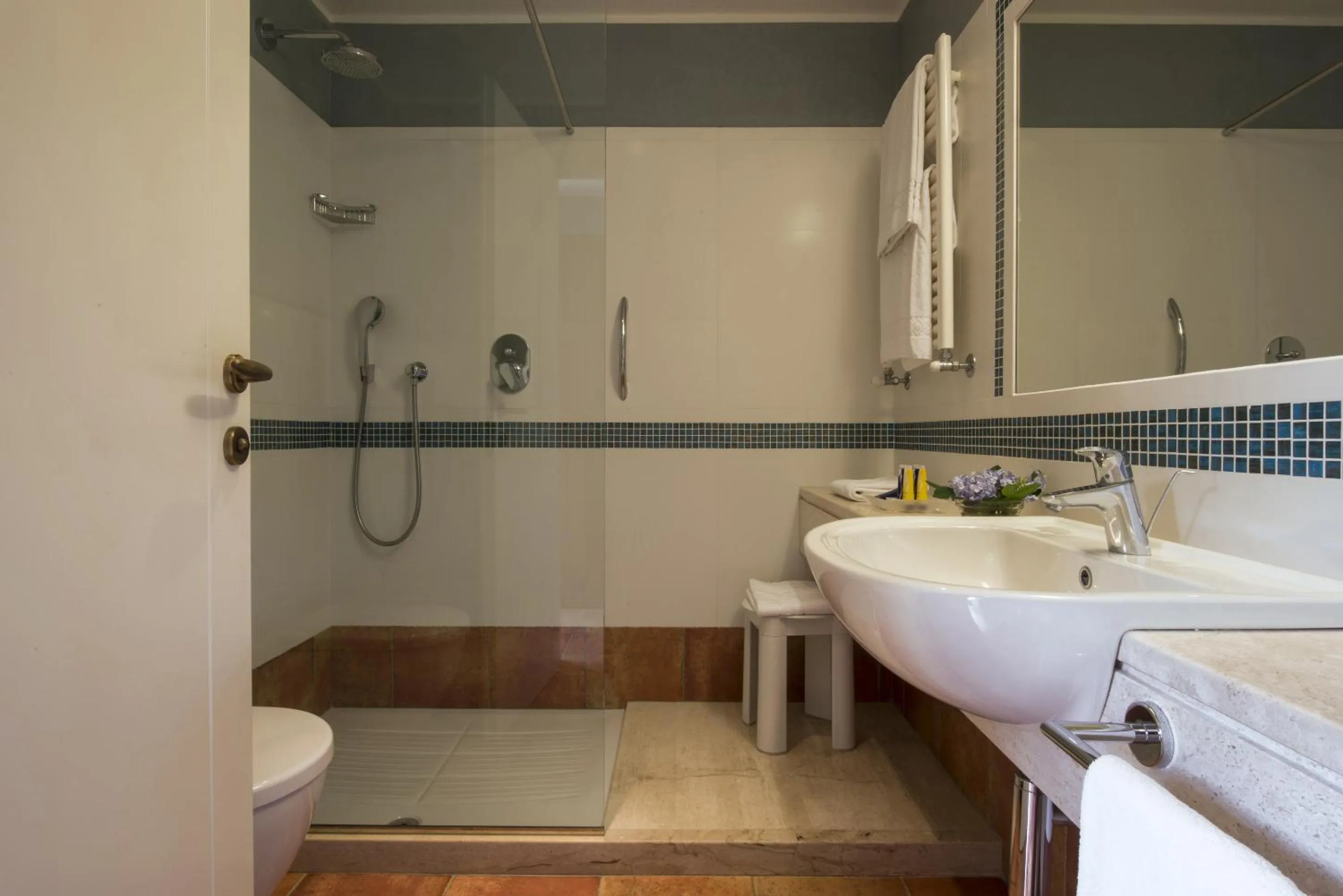 Bathroom in Lantana Resort Hotel&Apartments