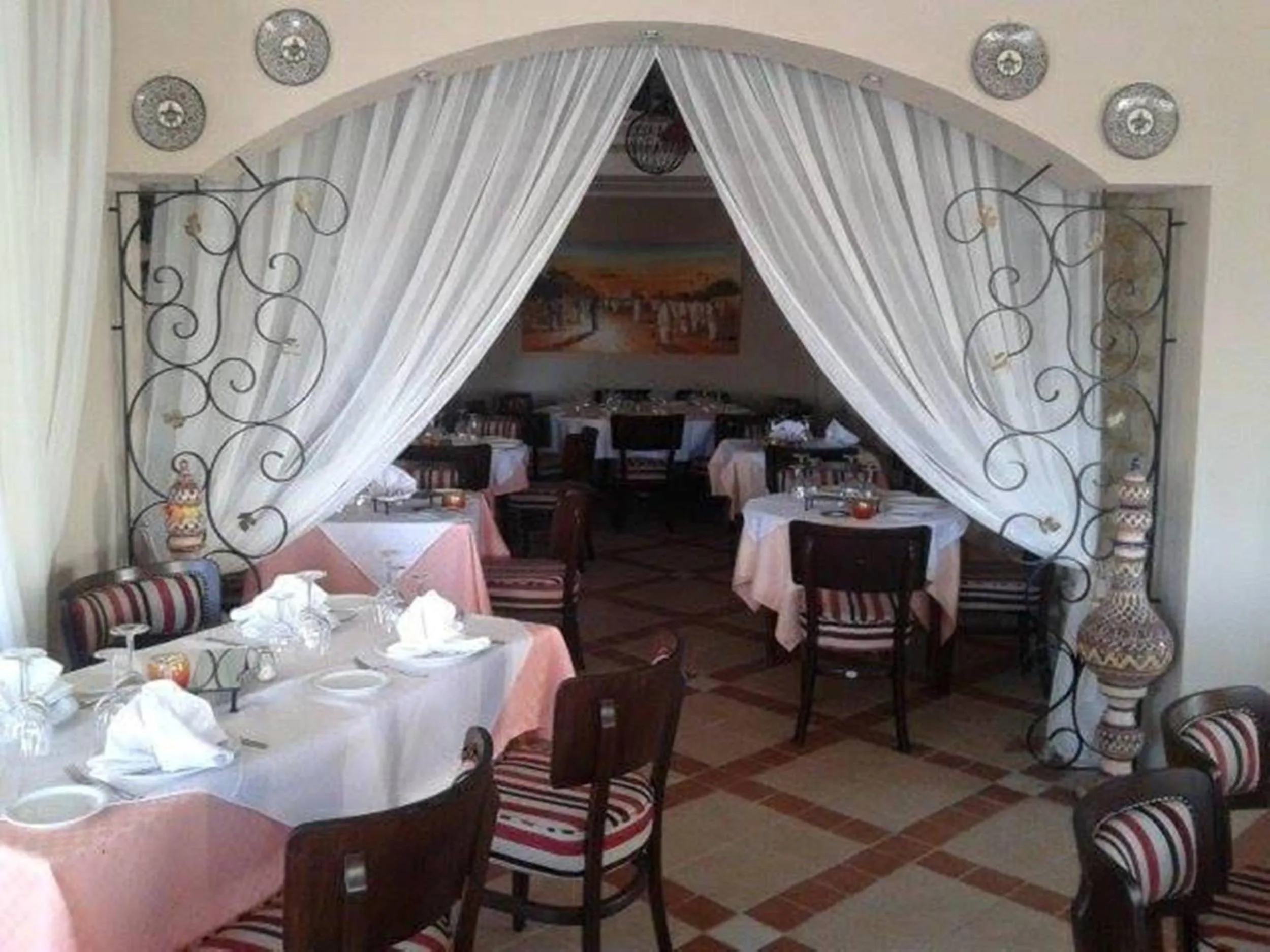 Restaurant/places to eat in Hotel de charme et SPA Dar El Bhar