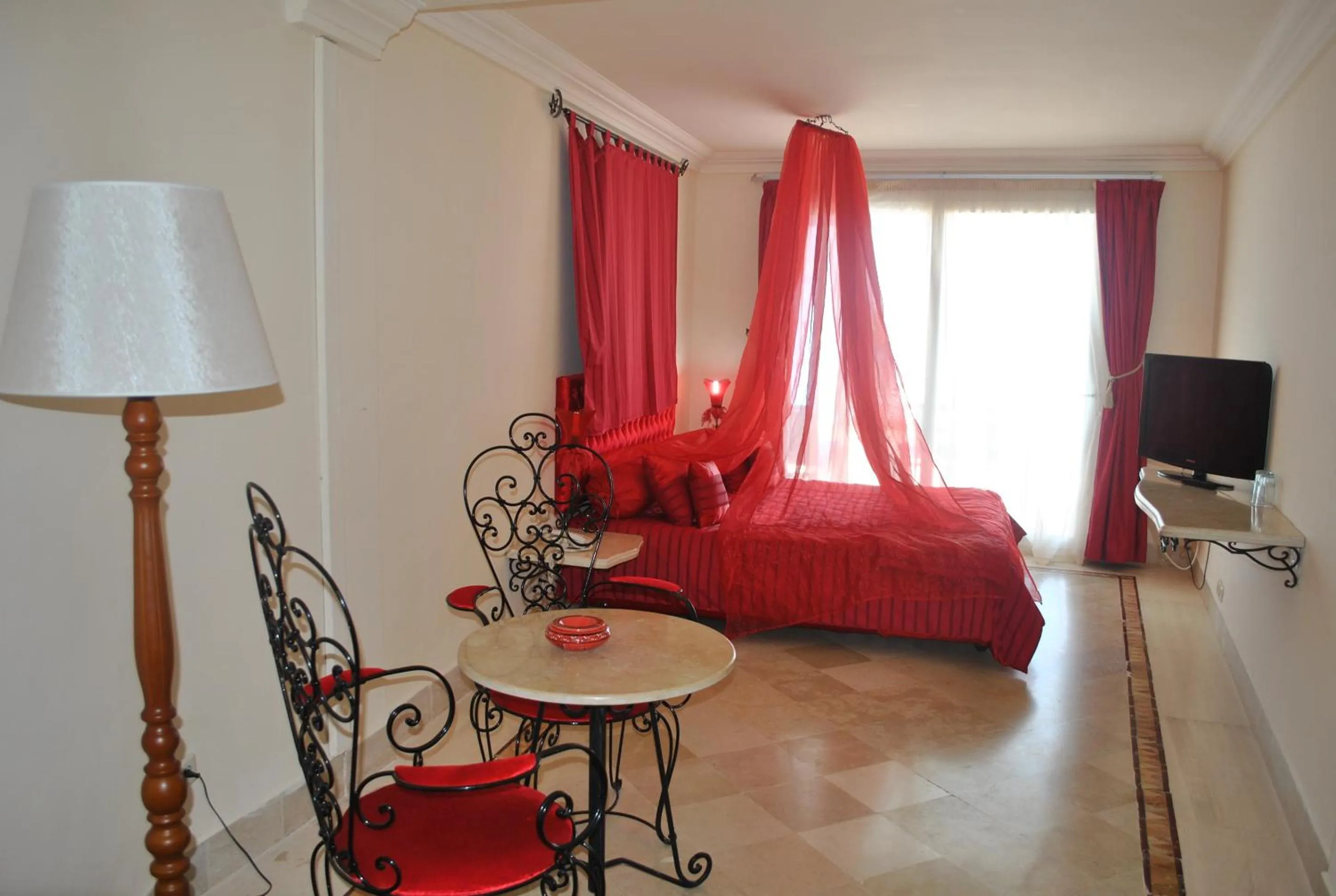 Photo of the whole room, Bed in Hotel de charme et SPA Dar El Bhar