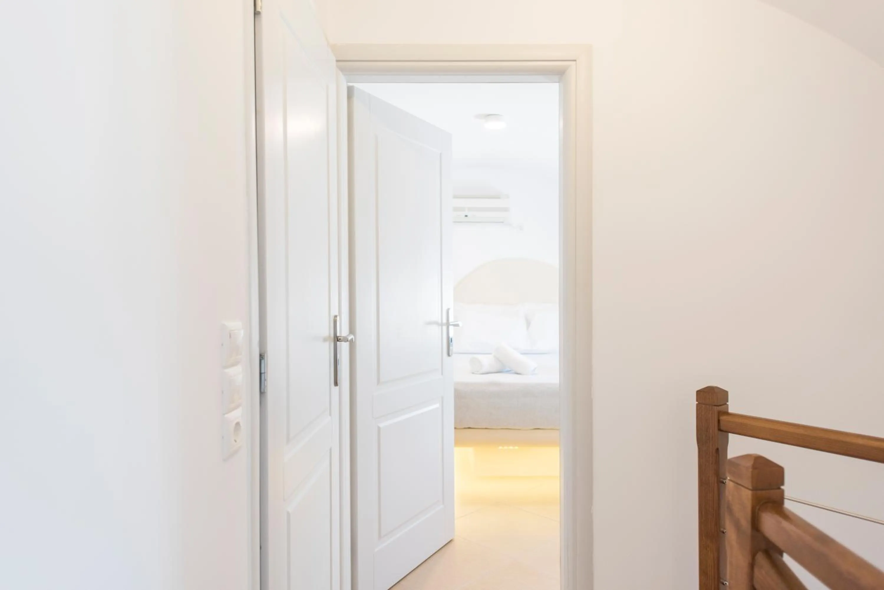 Bedroom, Bed in Secret Earth Villas - Santorini