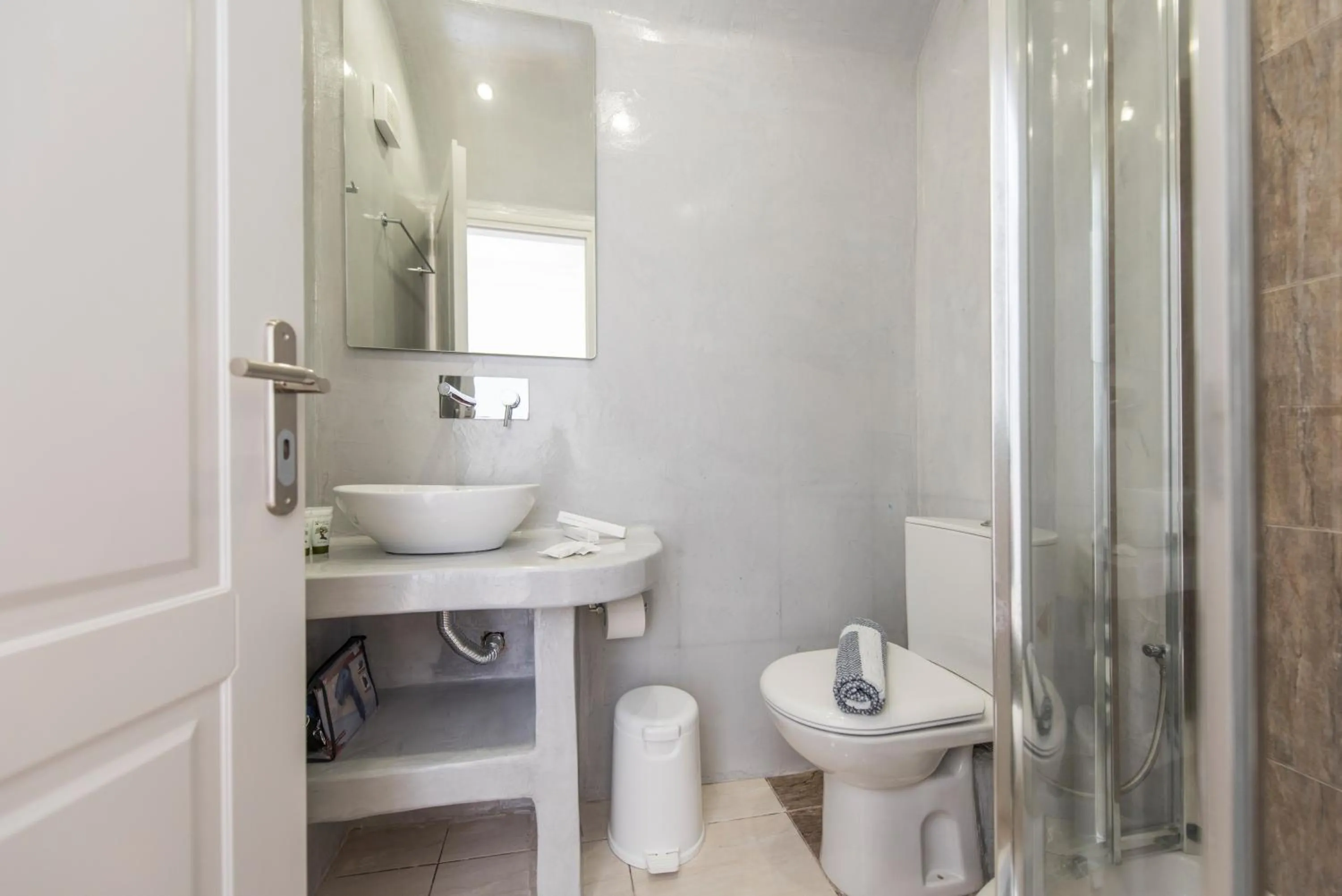 Shower in Secret Earth Villas - Santorini