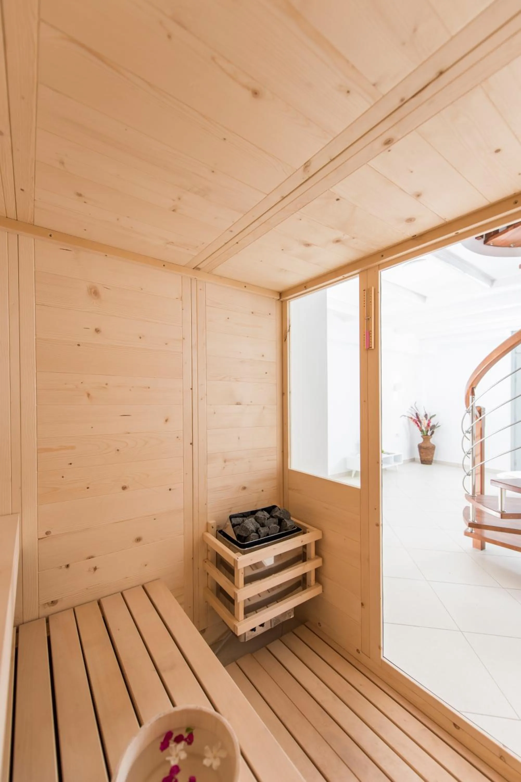 Area and facilities in Secret Earth Villas - Santorini