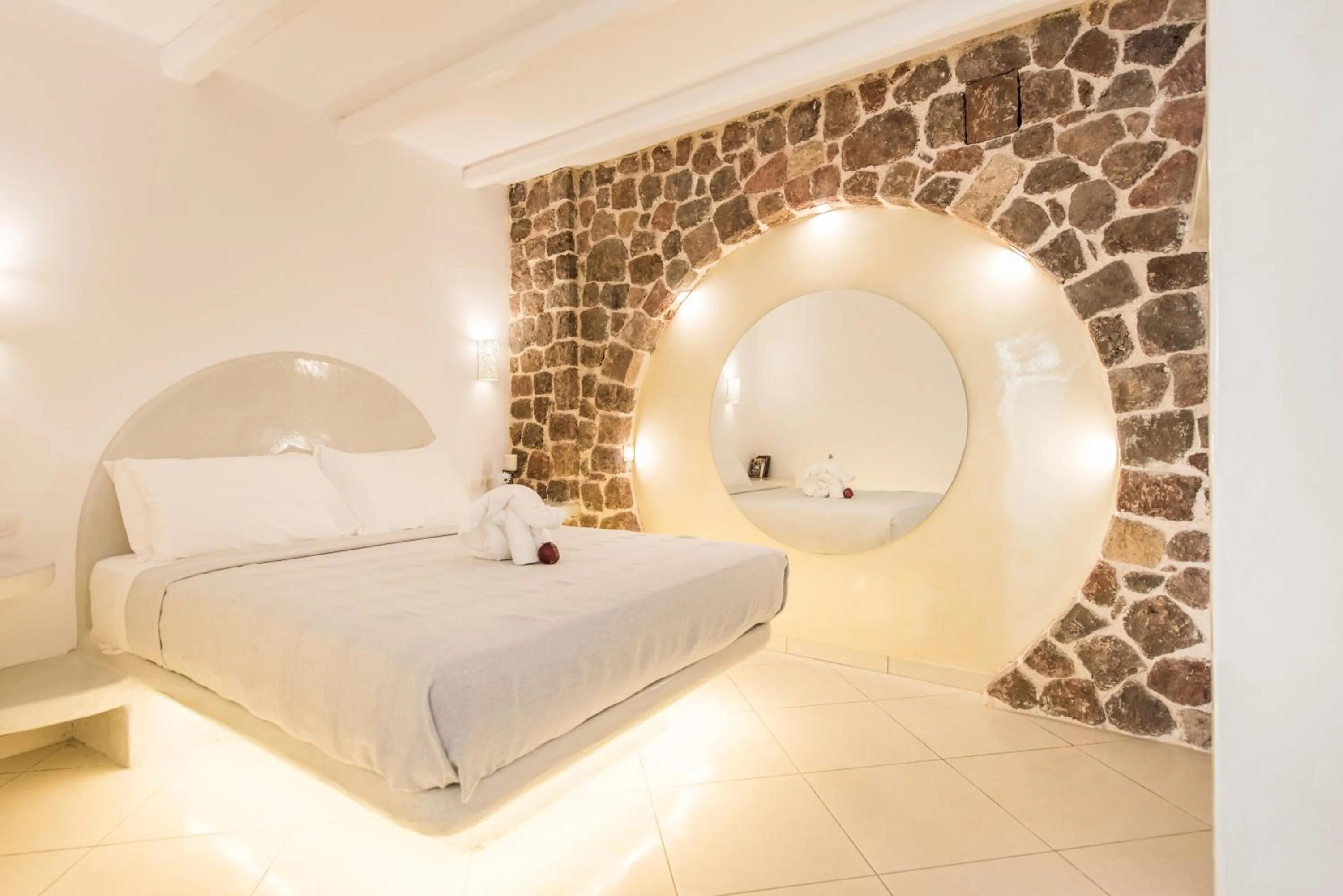 Bedroom, Bed in Secret Earth Villas - Santorini