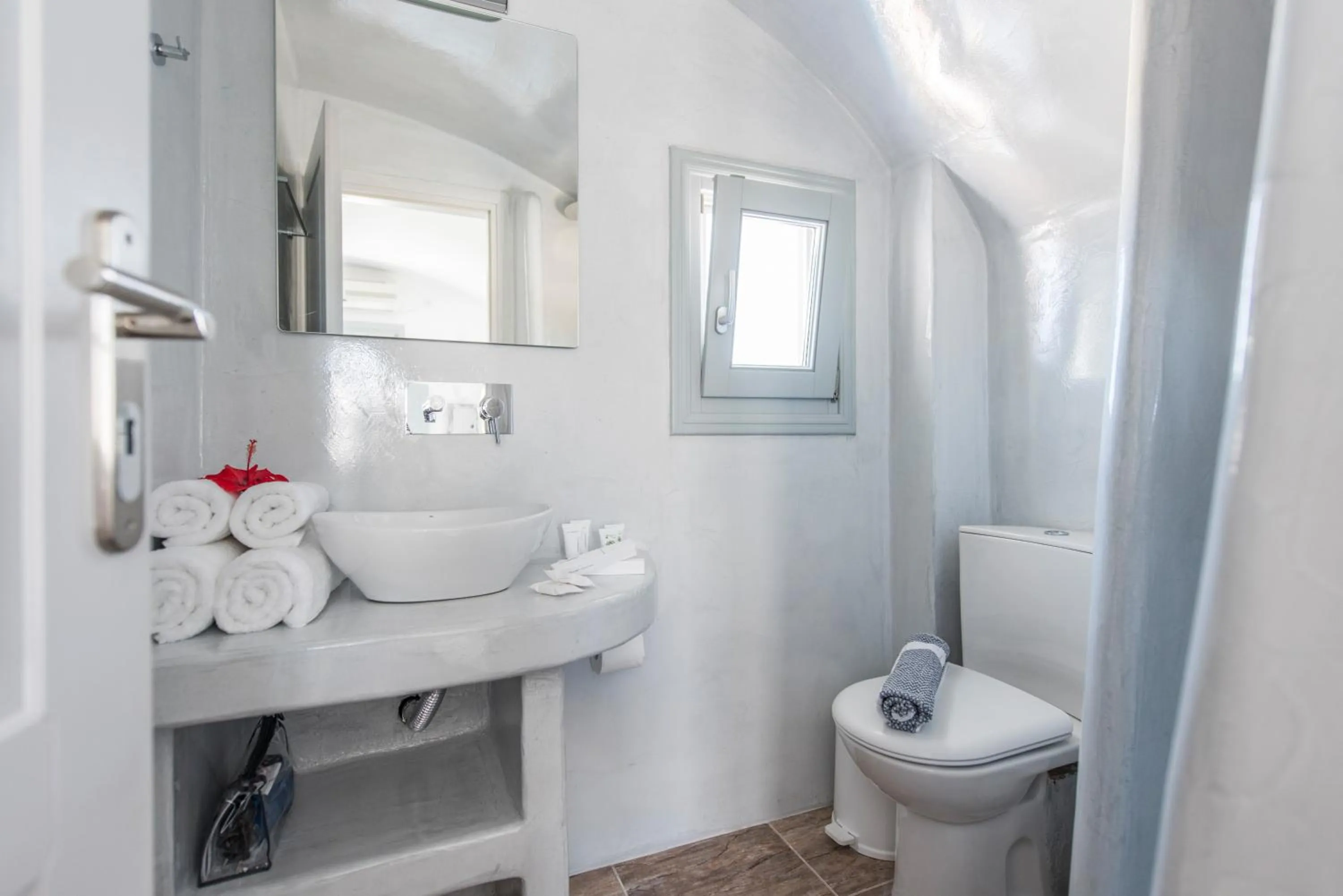 Toilet in Secret Earth Villas - Santorini