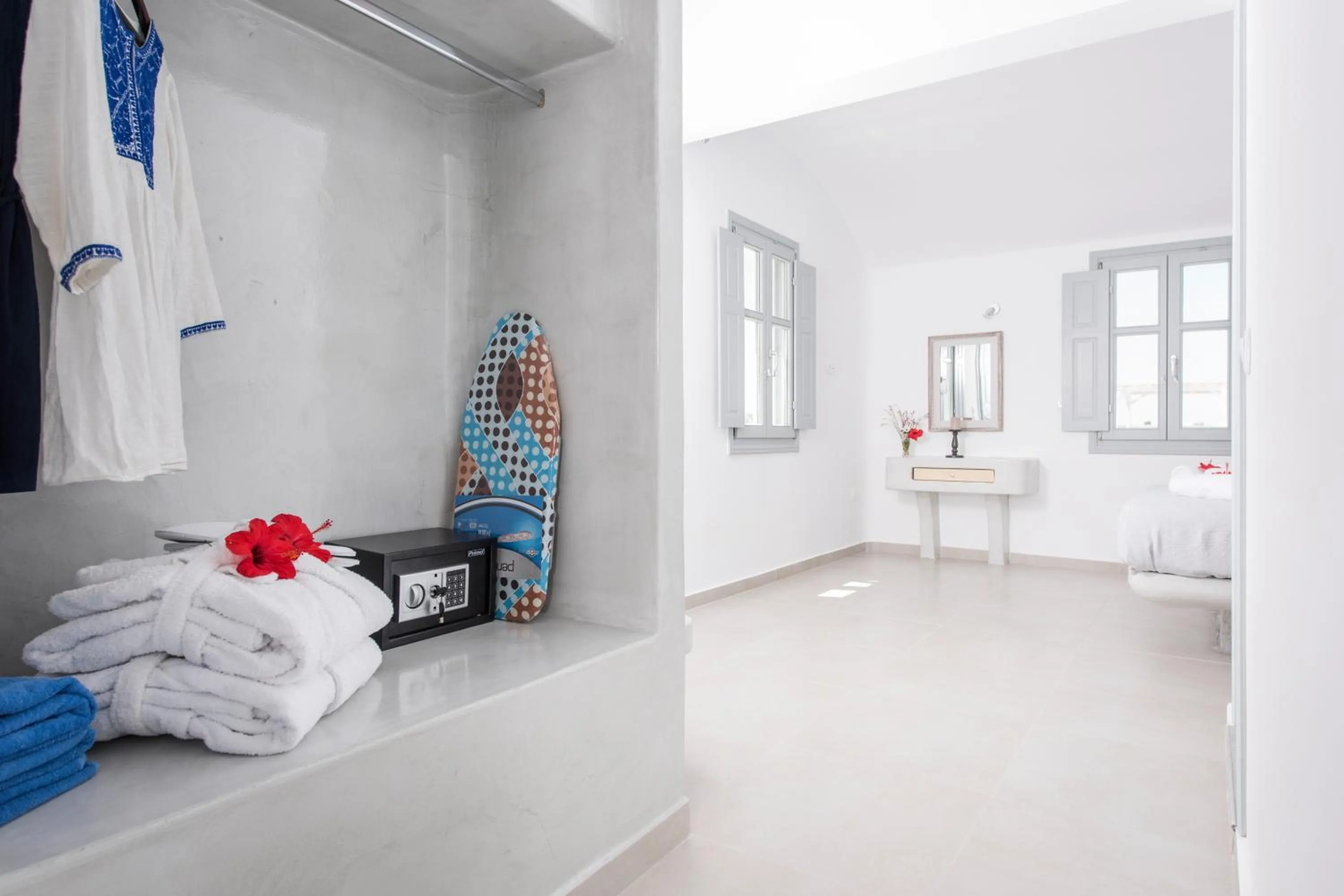 Bedroom, Bed in Secret Earth Villas - Santorini