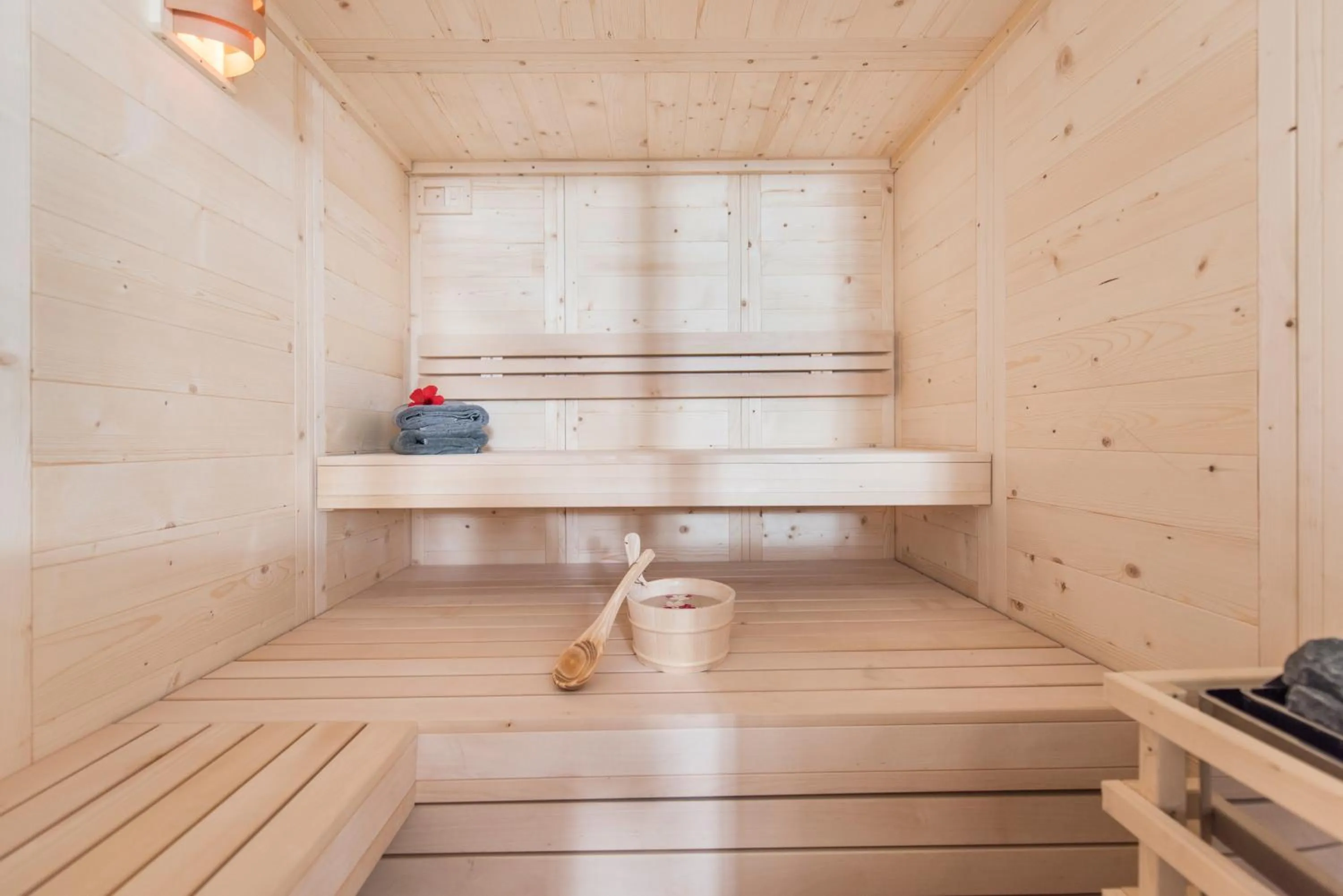 Area and facilities in Secret Earth Villas - Santorini