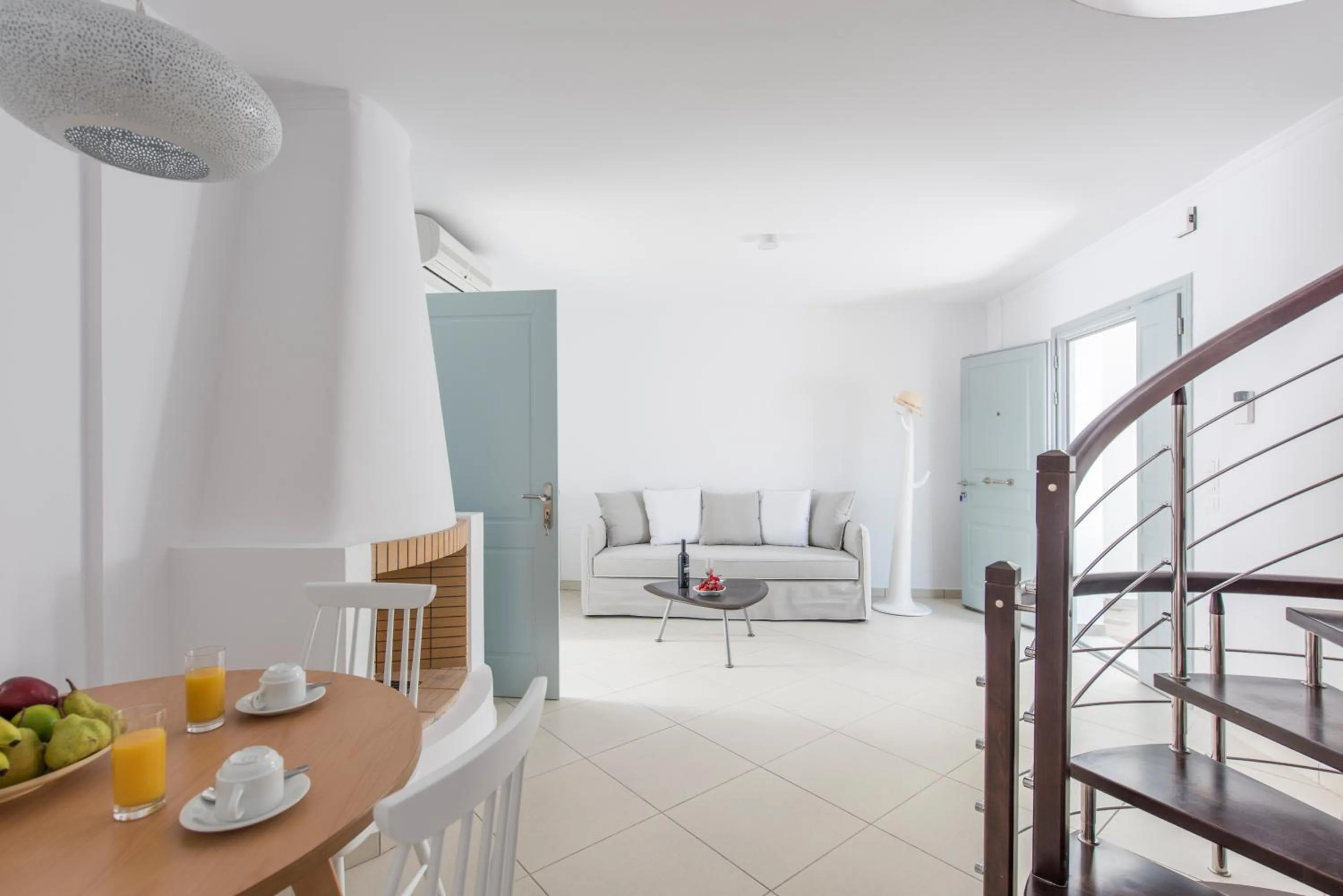 Seating area, Bed in Secret Earth Villas - Santorini