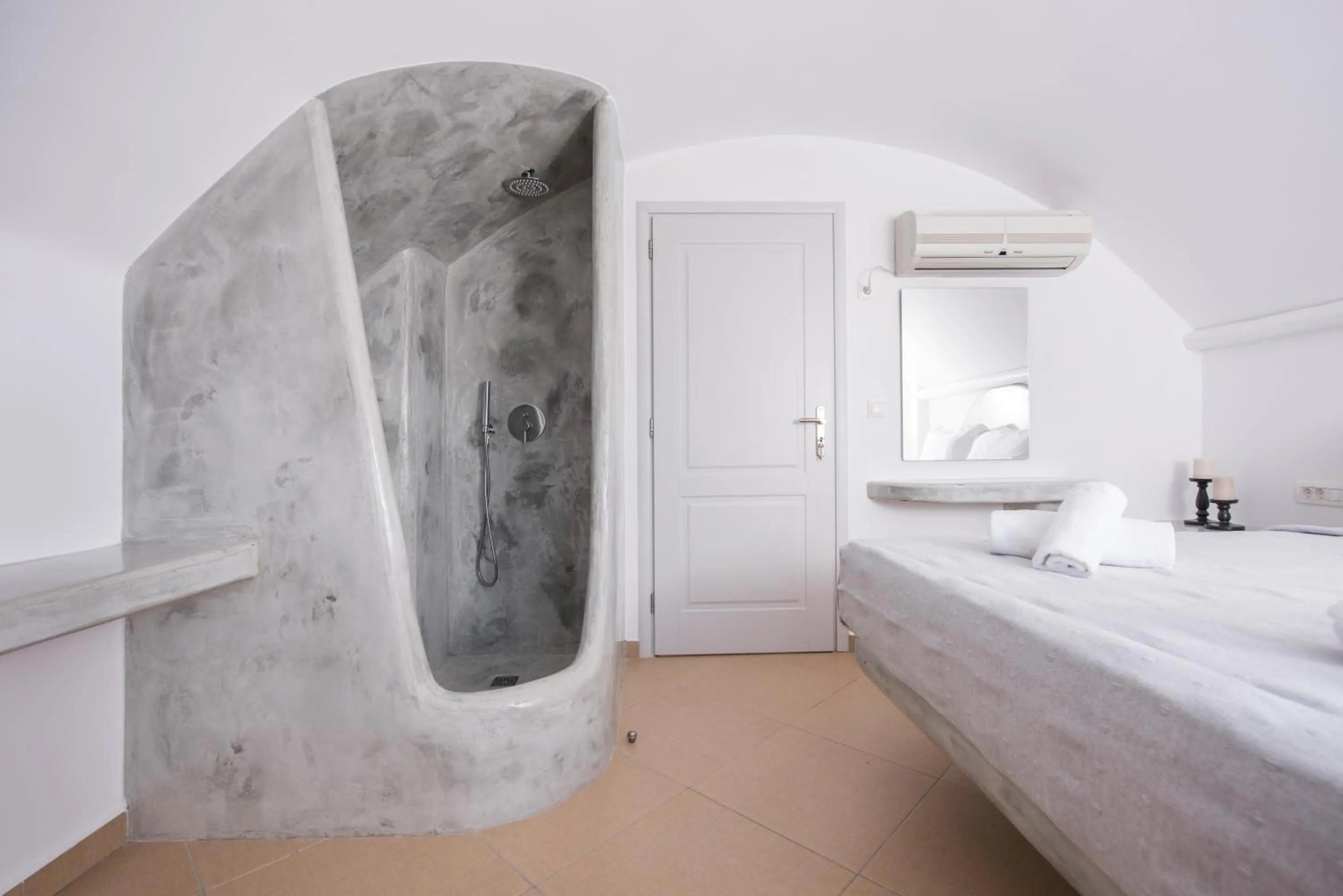 Bedroom, Bed in Secret Earth Villas - Santorini