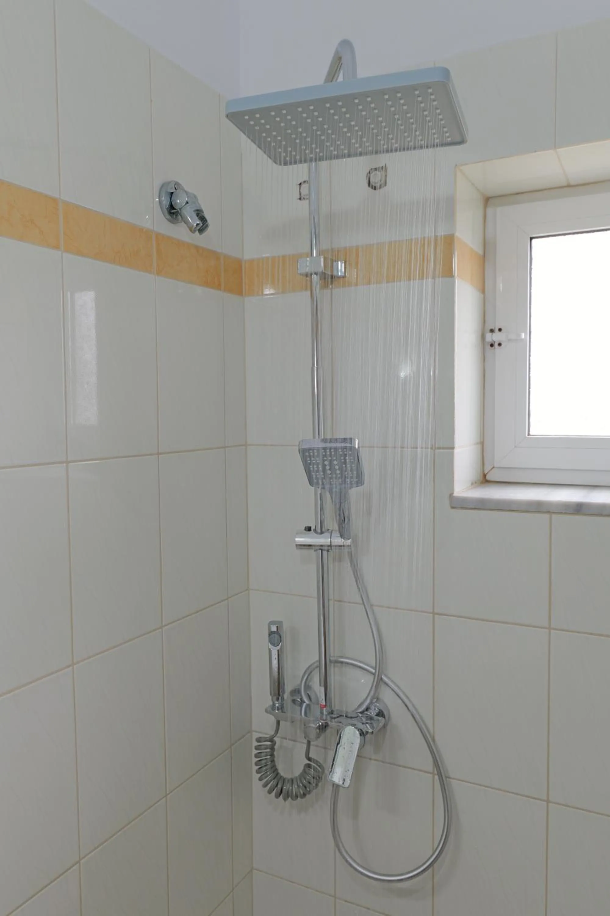 Shower in Hotel Holiday