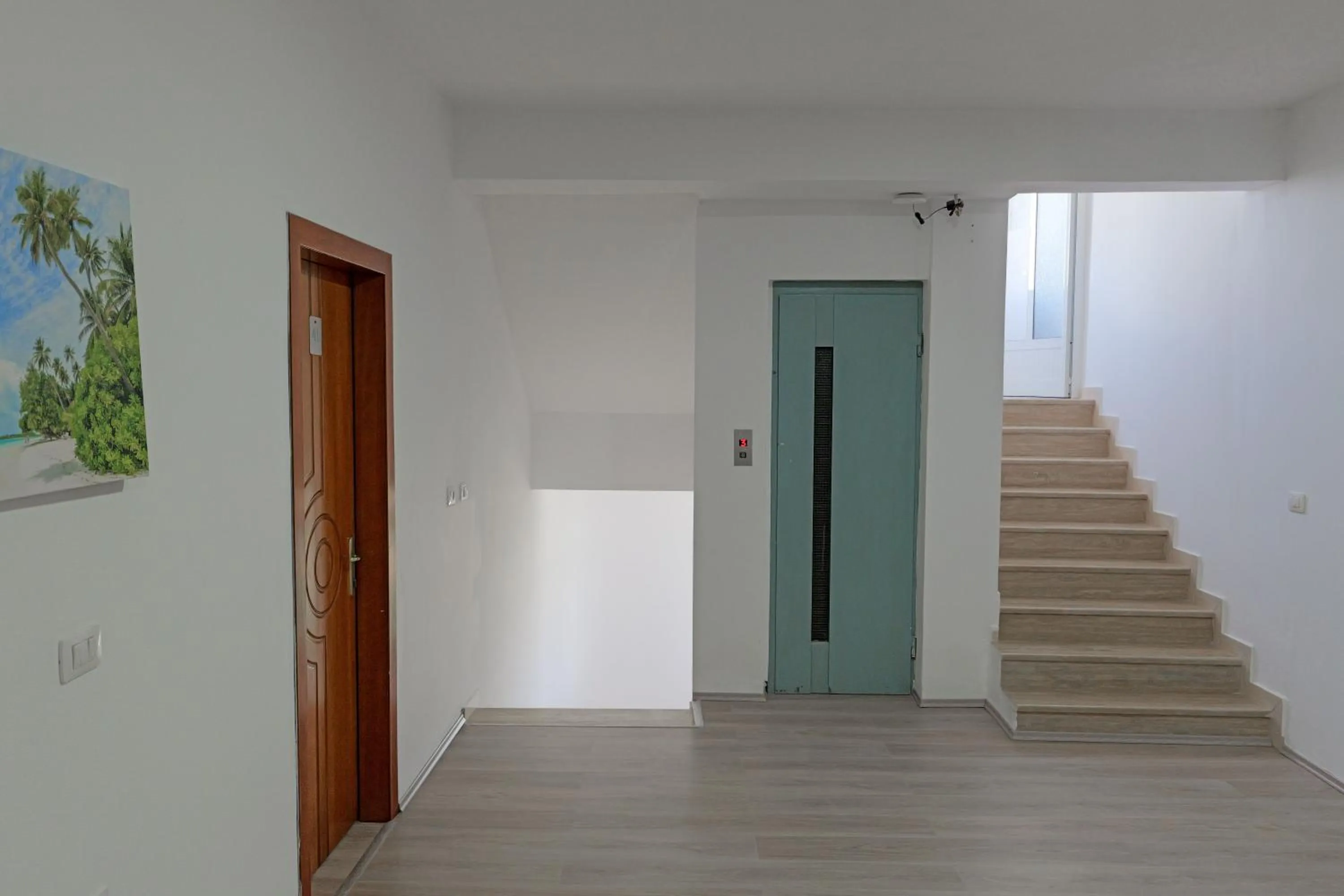 elevator in Hotel Holiday