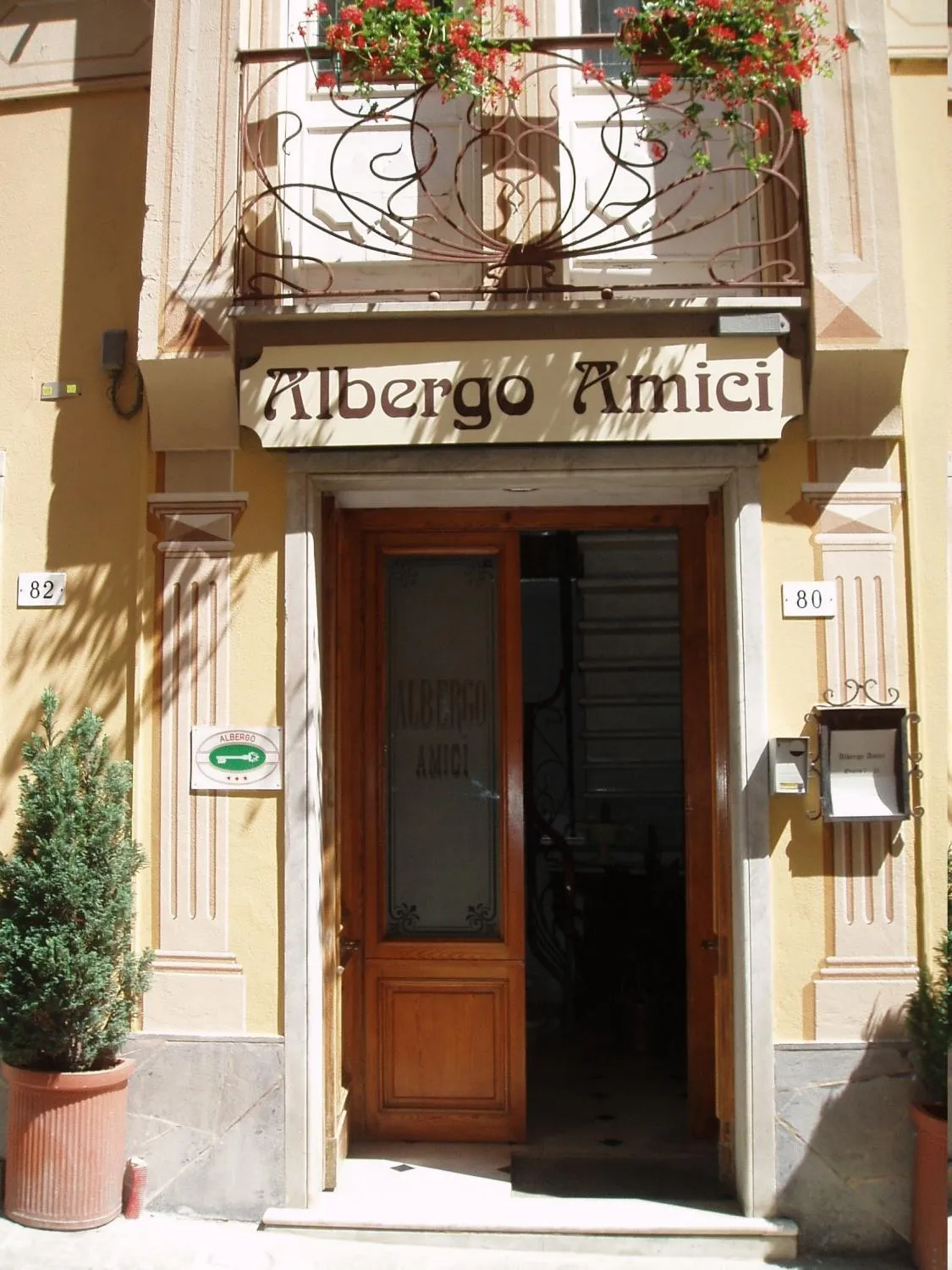 Facade/entrance in Albergo Amici