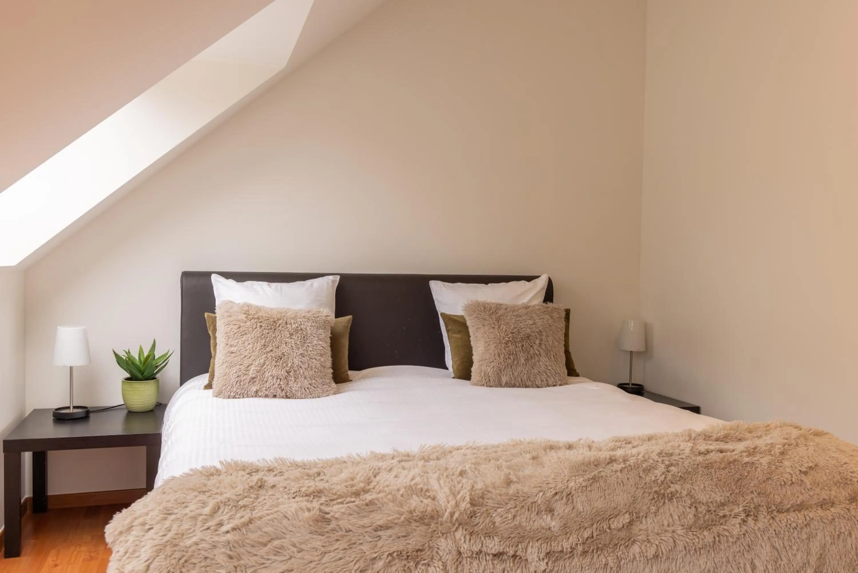 Bedroom, Bed in Hotel & Apartments Bibois Leuven