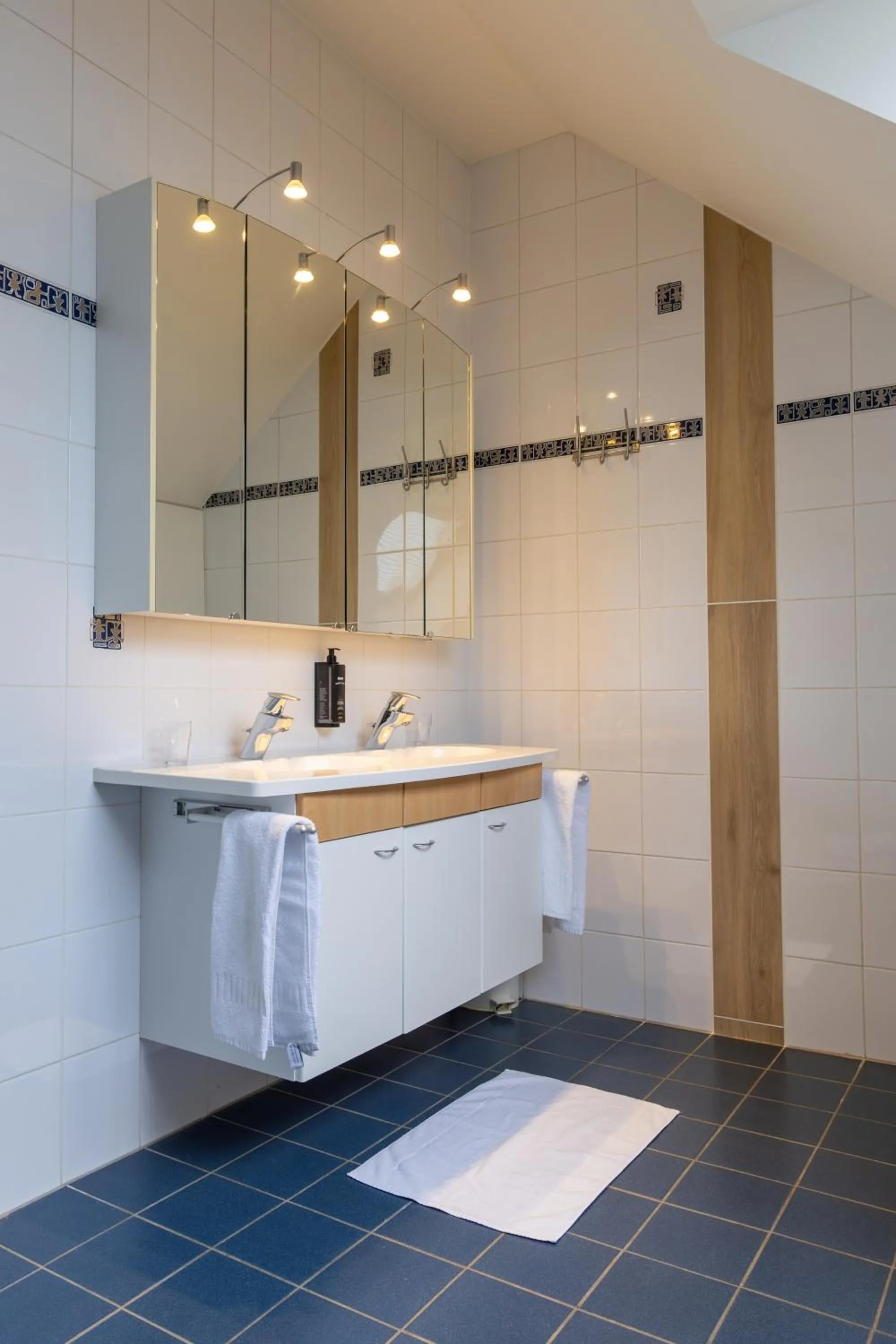 Bathroom in Hotel & Apartments Bibois Leuven