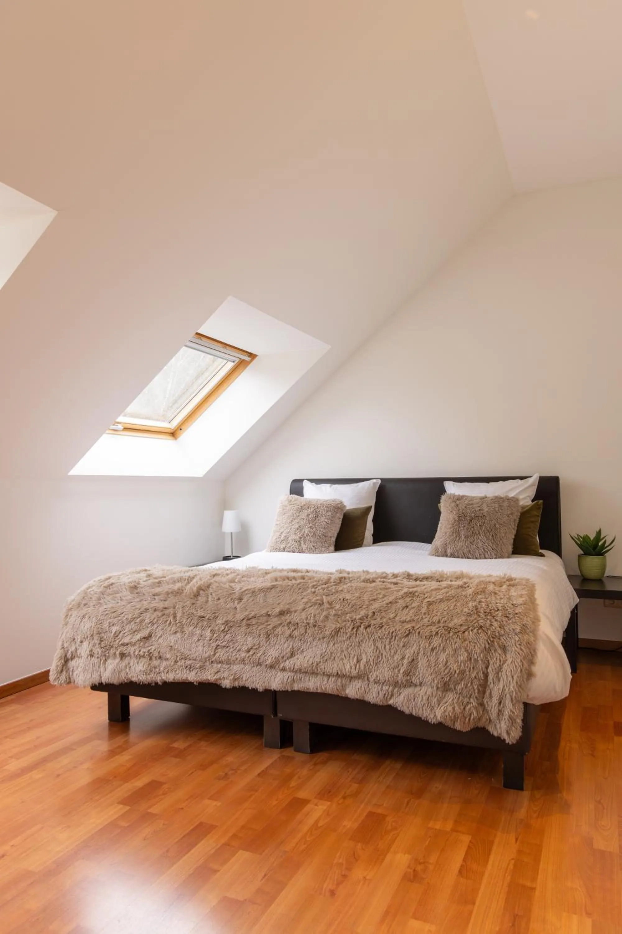 Bedroom, Bed in Hotel & Apartments Bibois Leuven