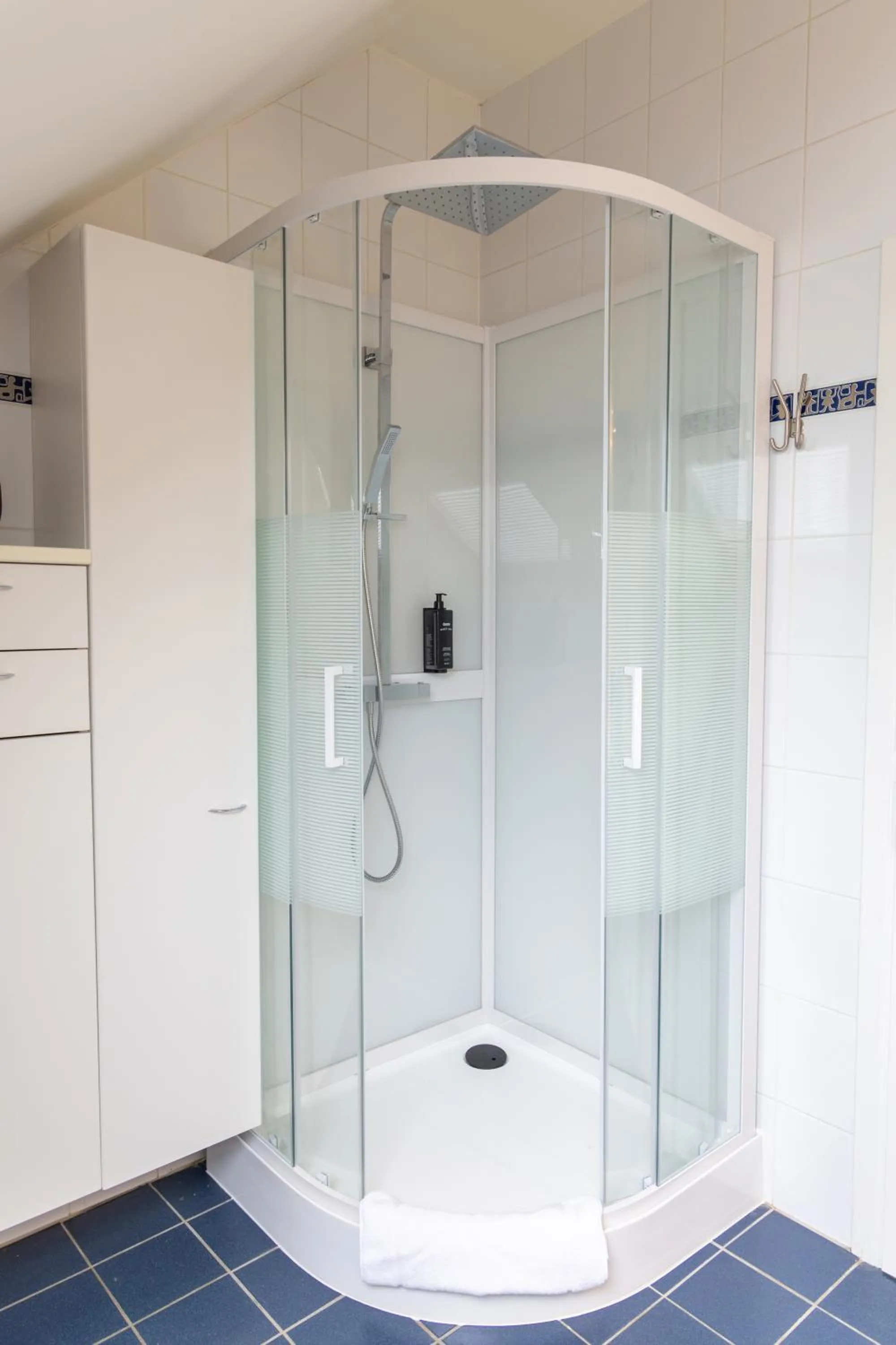 Shower in Hotel & Apartments Bibois Leuven
