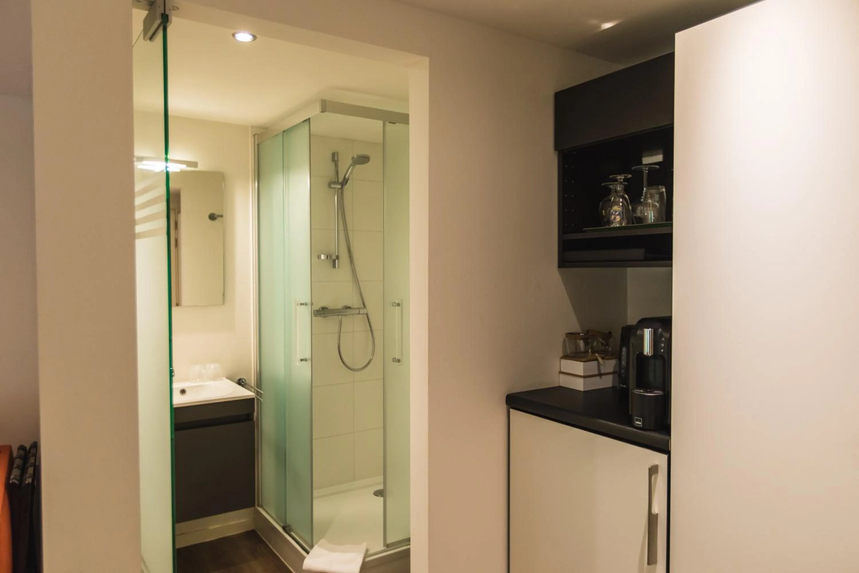 Bathroom in Hotel & Apartments Bibois Leuven