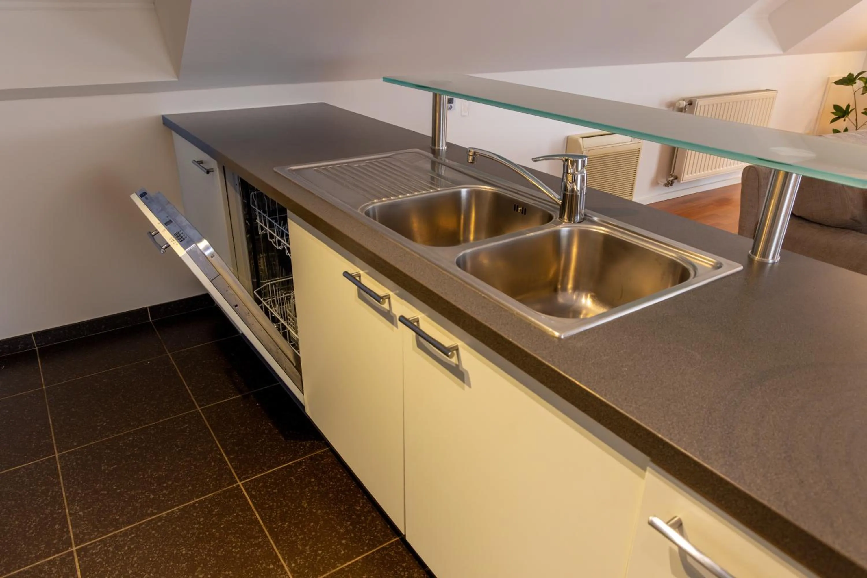 Kitchen or kitchenette in Hotel & Apartments Bibois Leuven