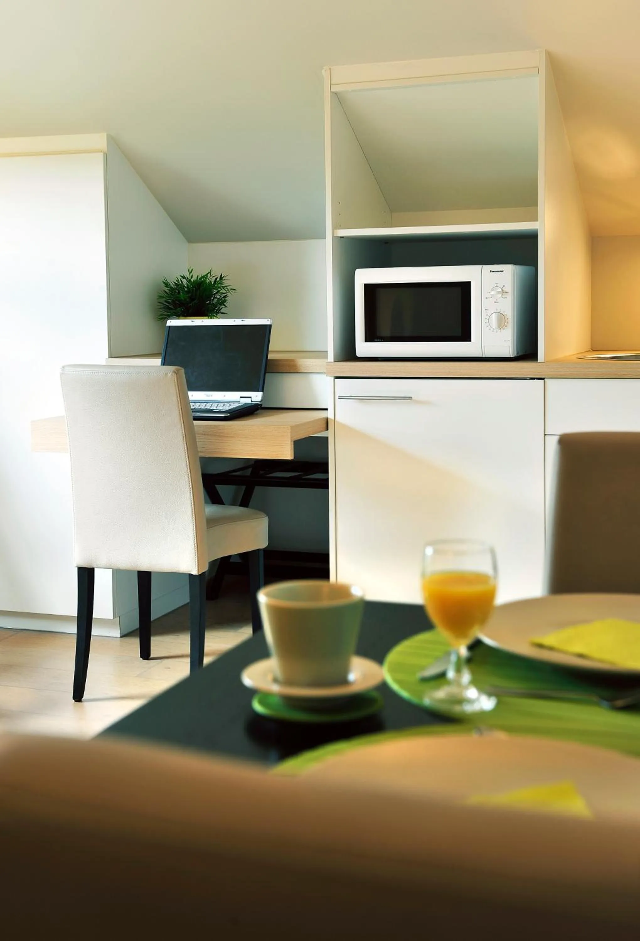 Dining area in Hotel & Apartments Bibois Leuven