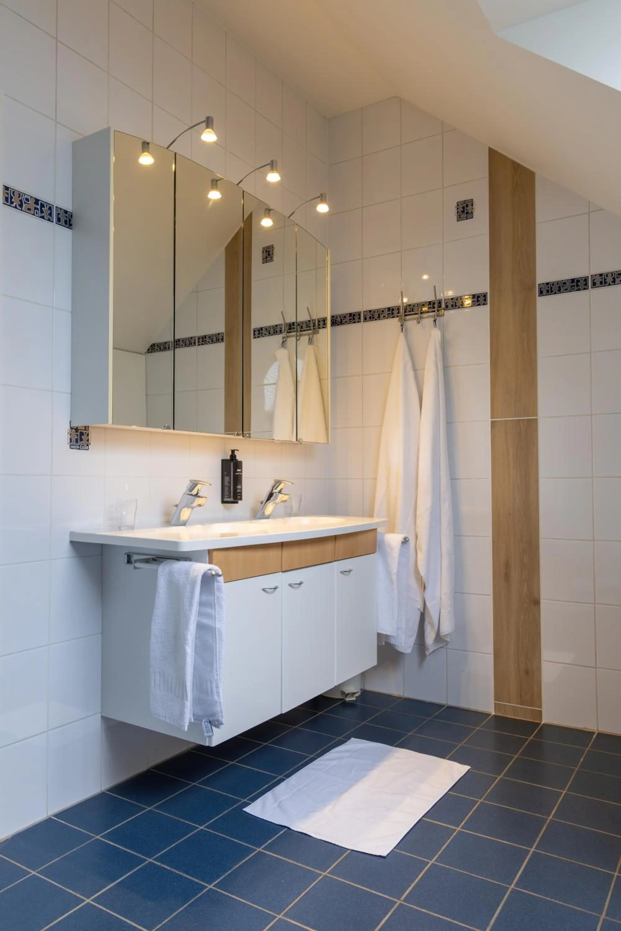 Bathroom in Hotel & Apartments Bibois Leuven