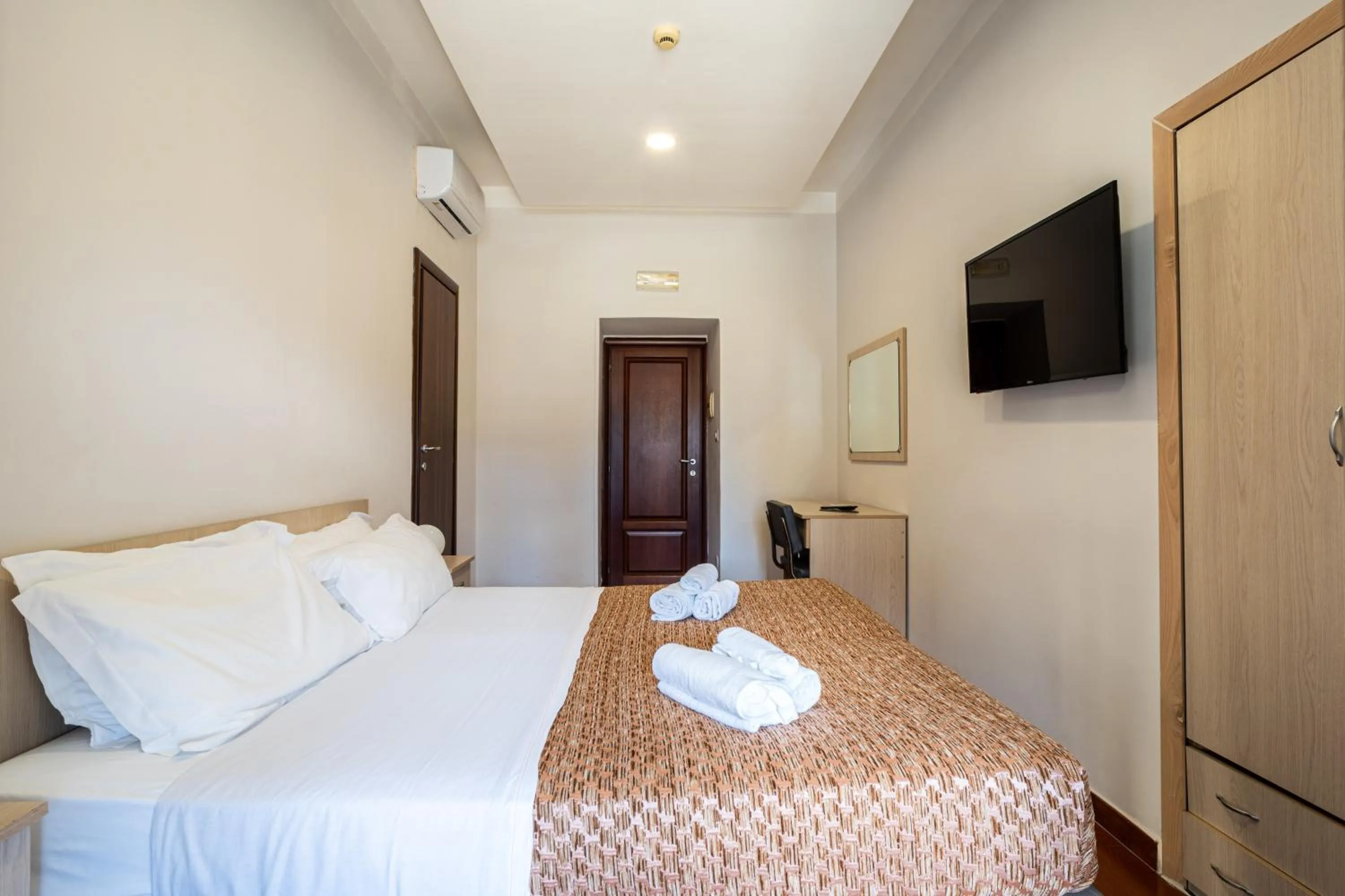 Bedroom, Bed in Hotel Diamond