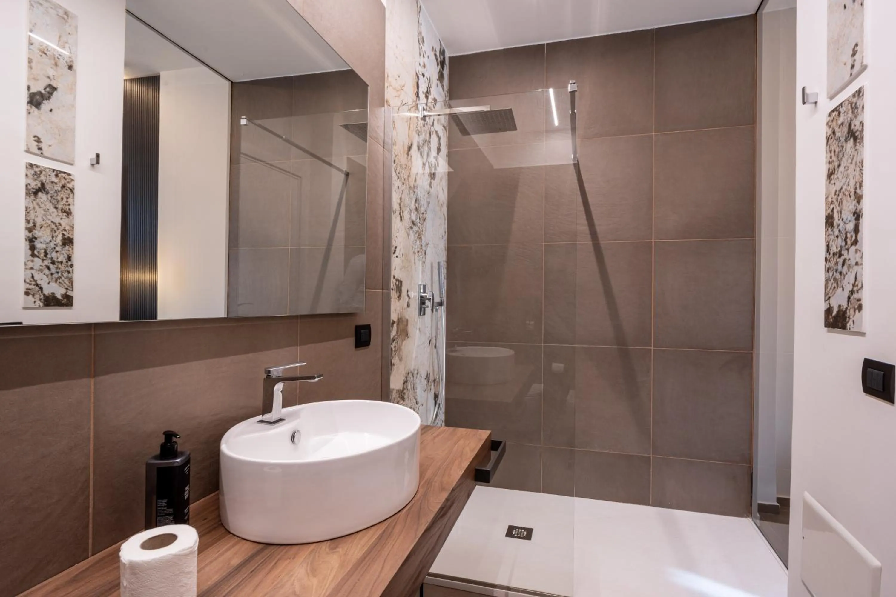 Shower in Hotel Diamond