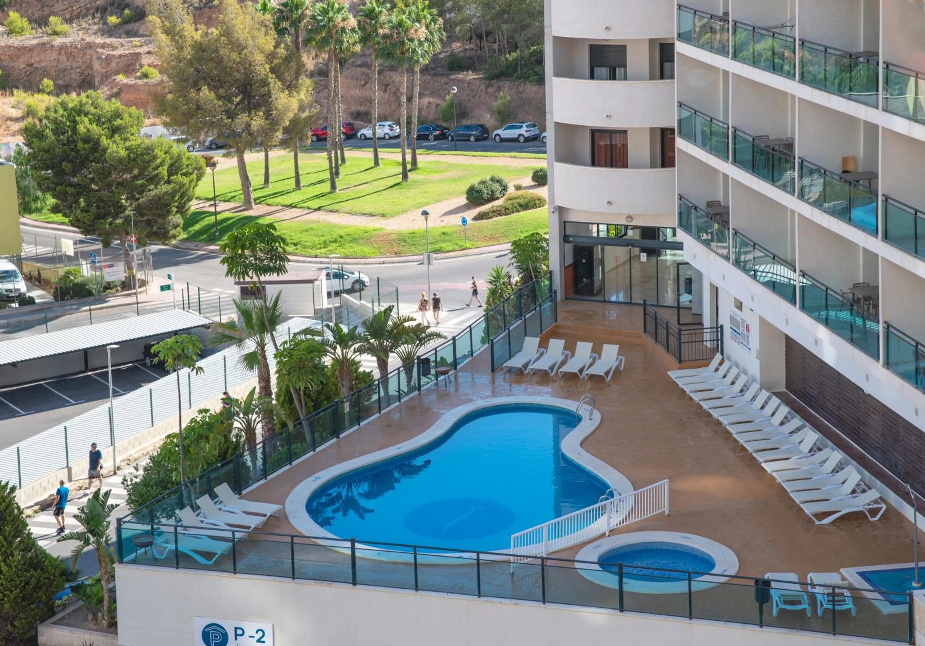 Swimming pool in Pierre & Vacances Apartamentos Benidorm Horizon