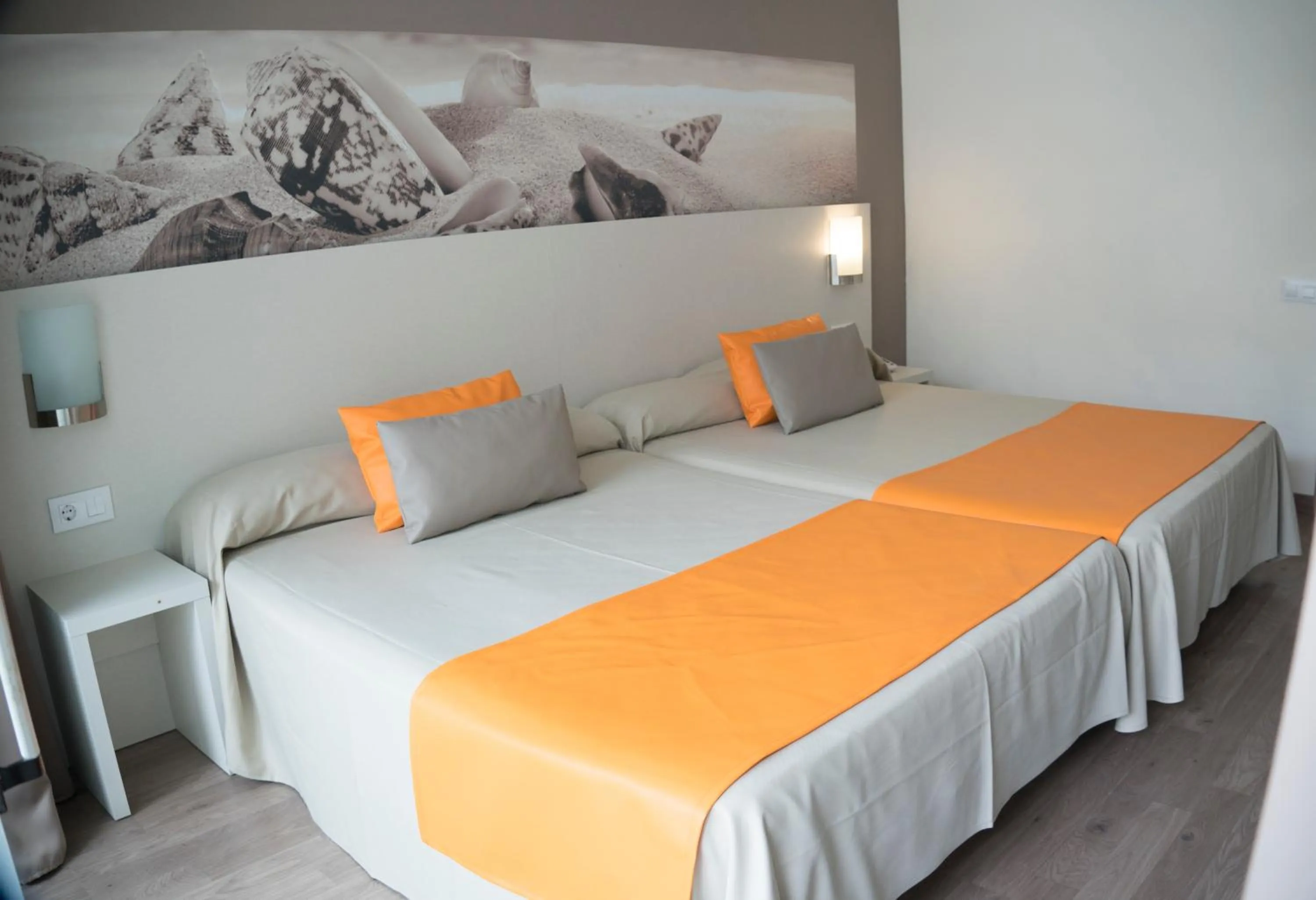 Photo of the whole room, Bed in Ohtels Villa Dorada