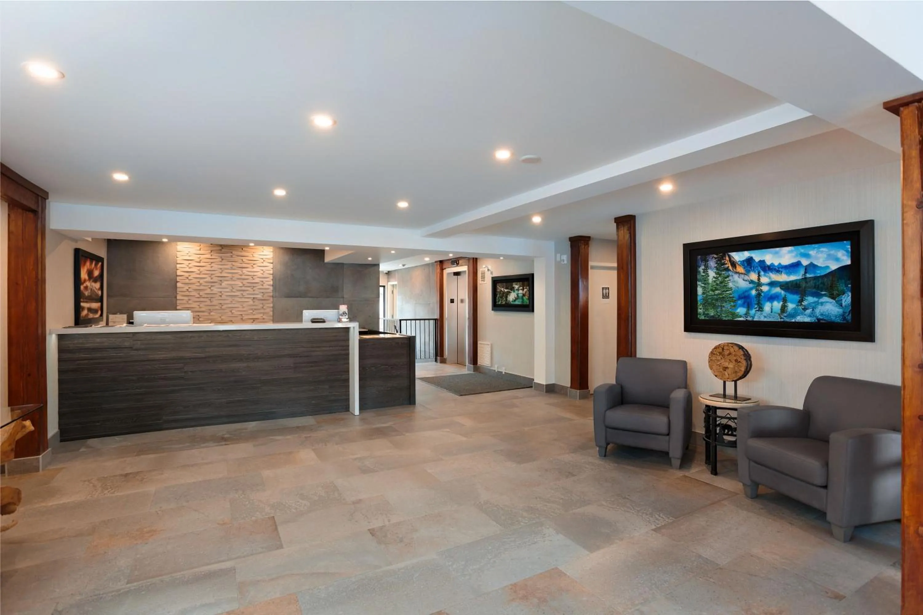 Lobby or reception in High Country Inn