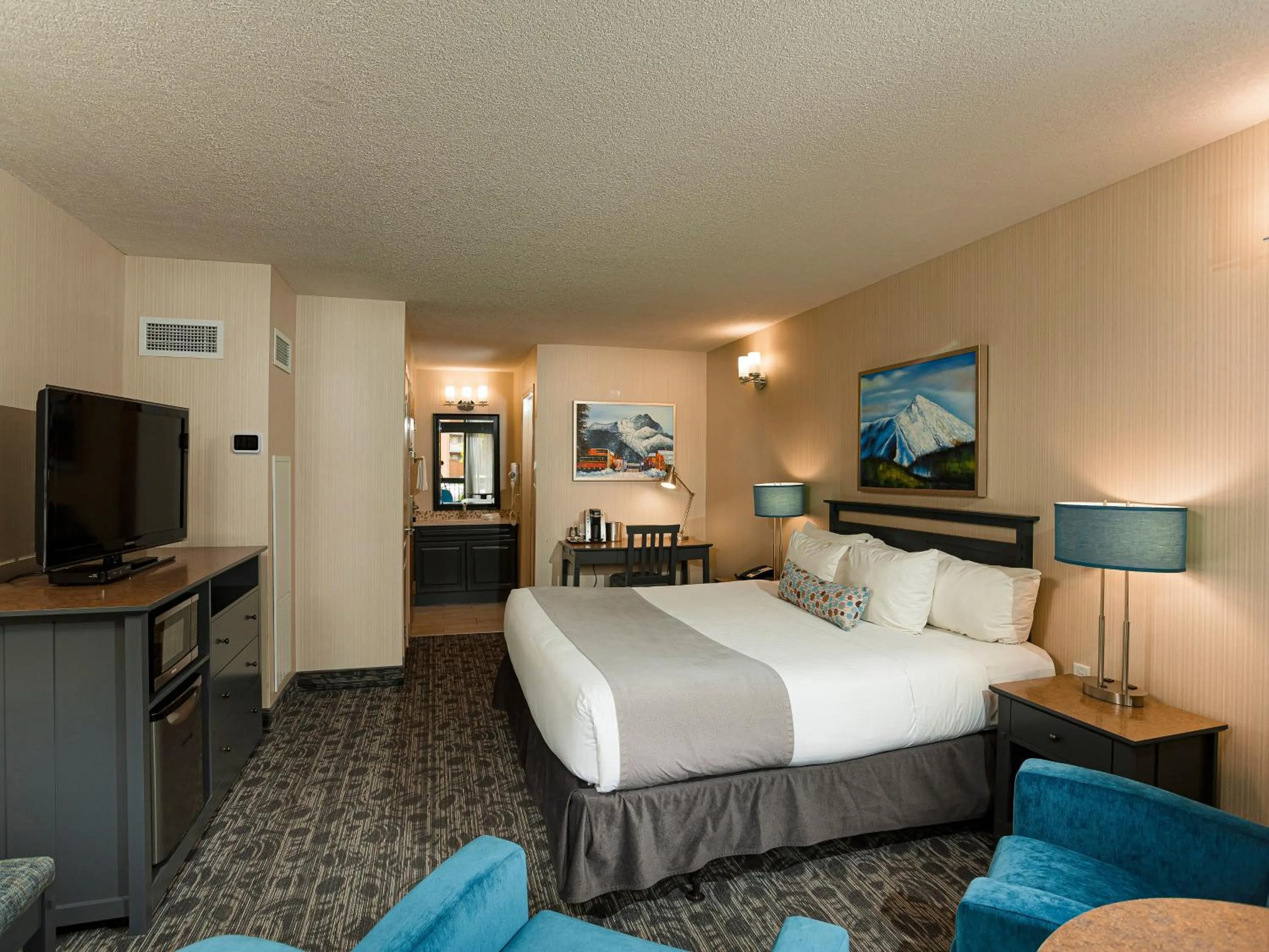 Bedroom in High Country Inn