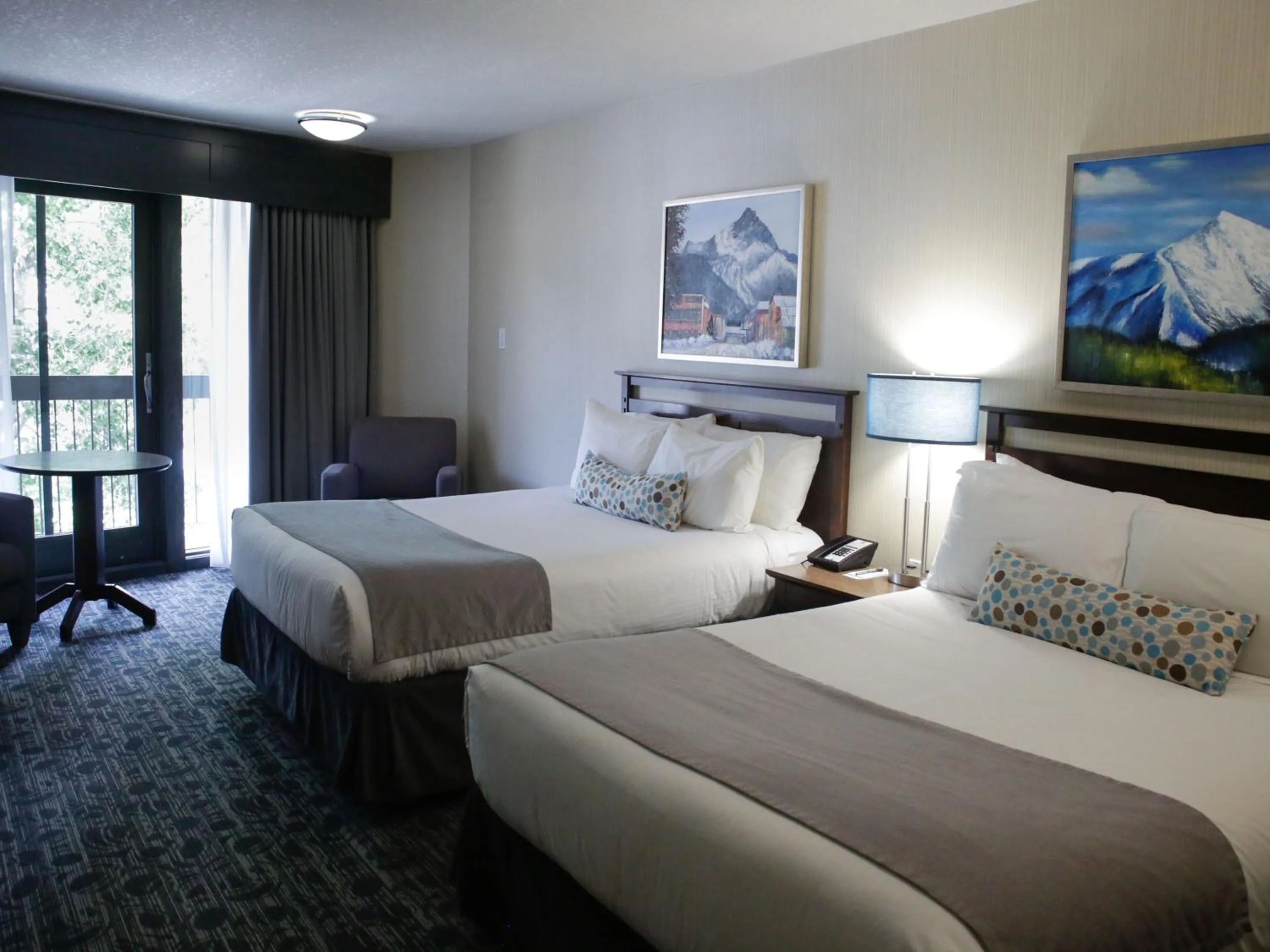 Bedroom in High Country Inn