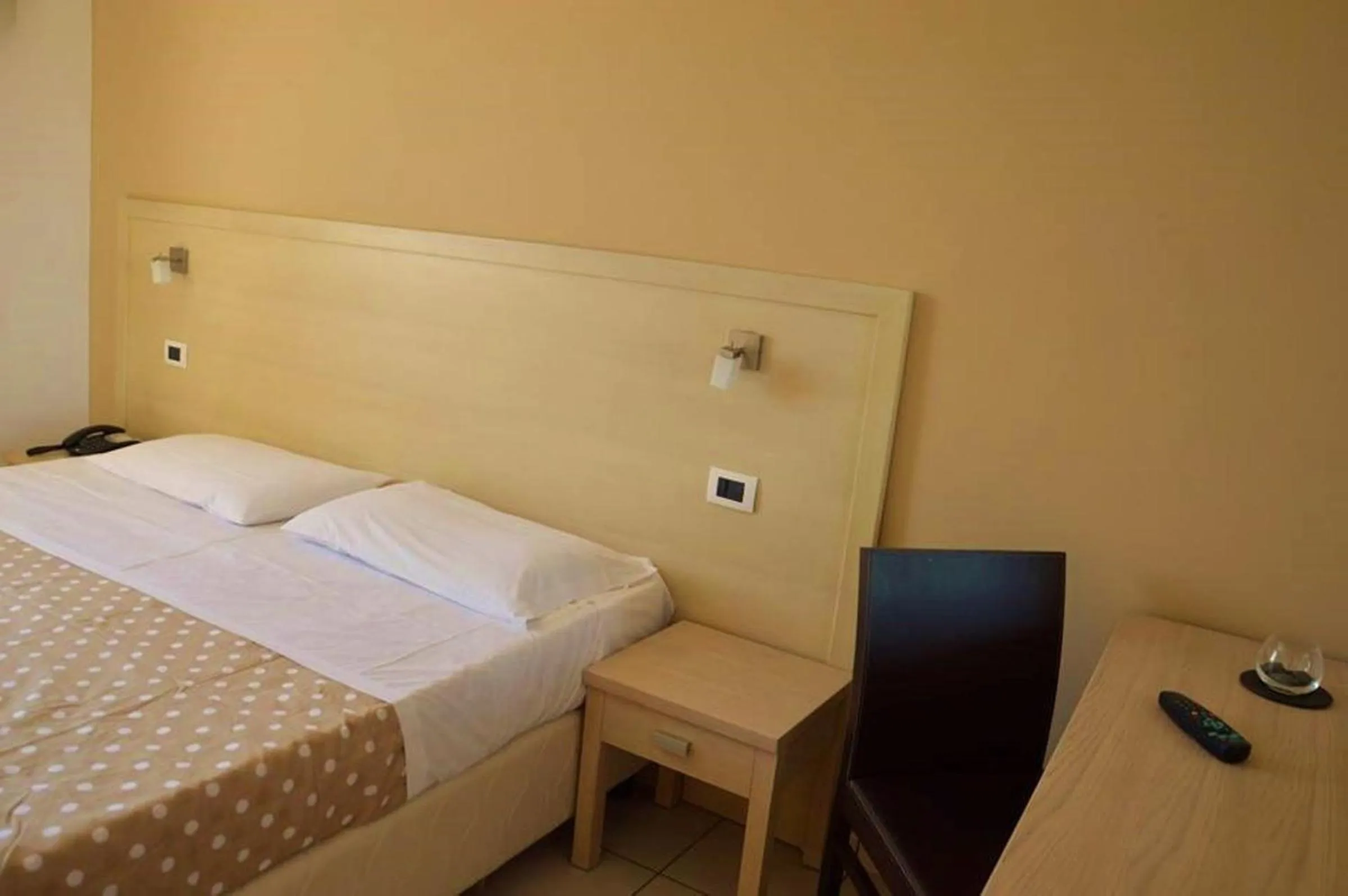 Bedroom, Bed in Hotel Bulla Regia