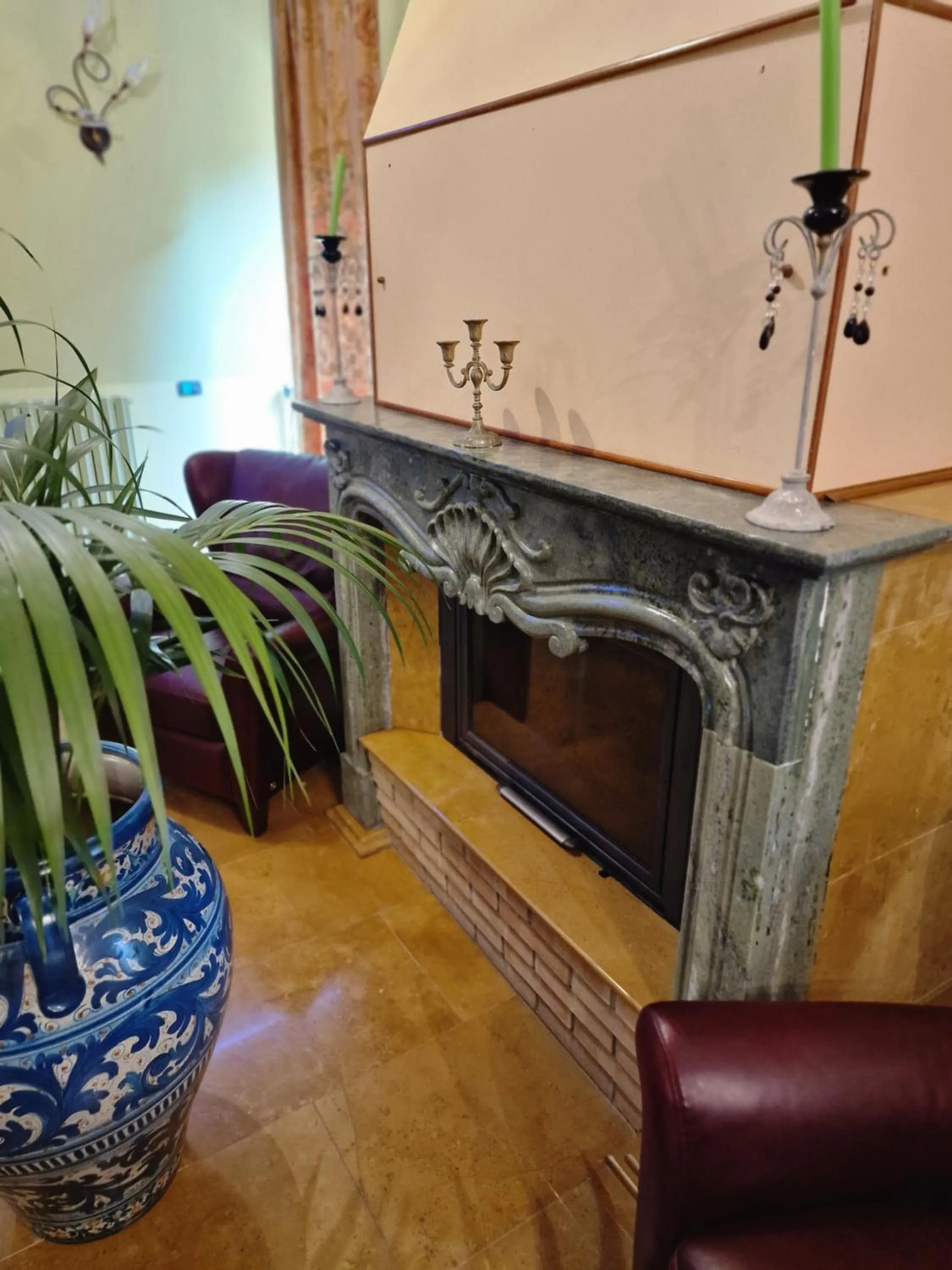 Seating area in Il Piccolo Hotel