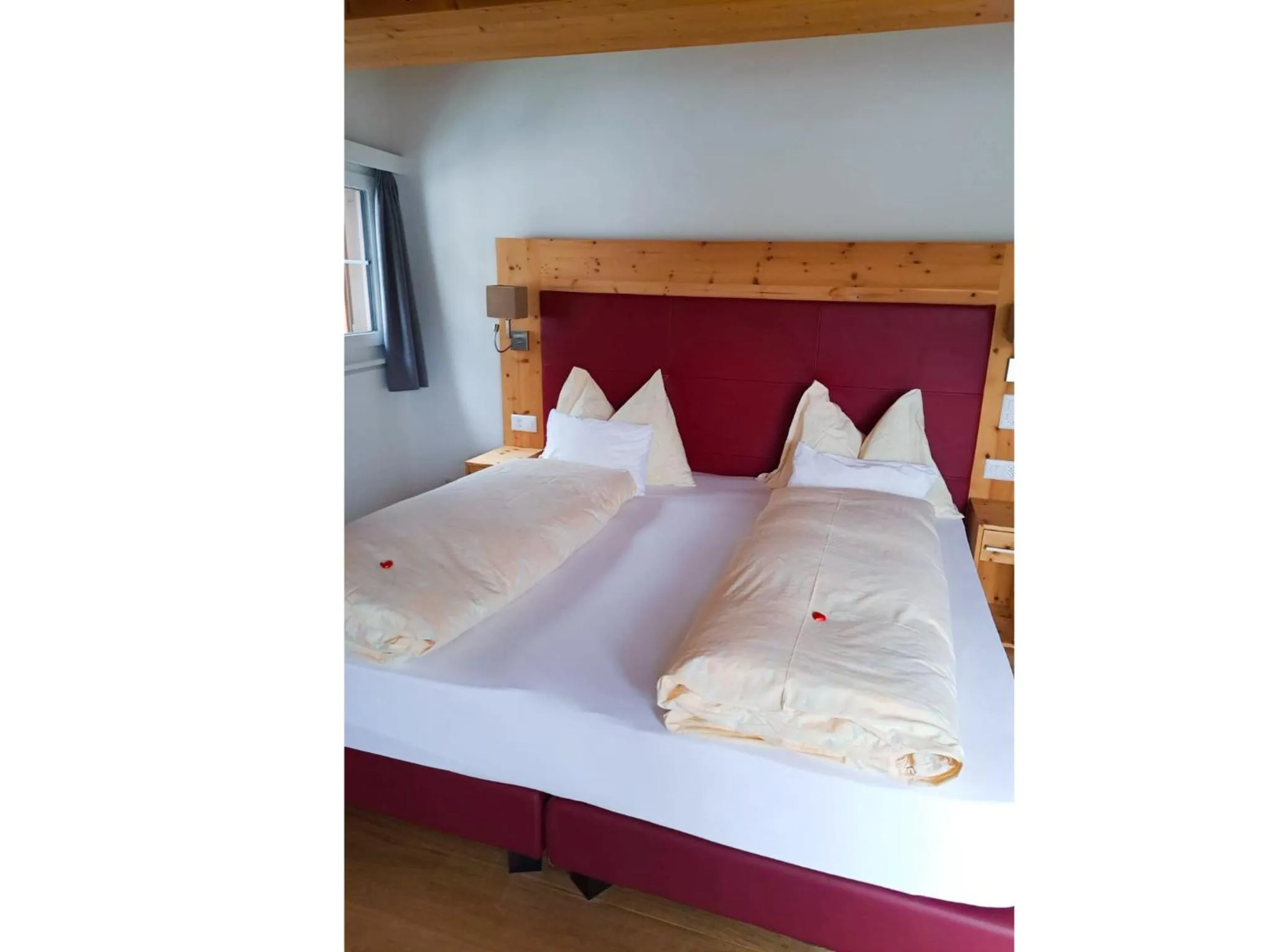 Photo of the whole room, Bed in Hotel Conrad