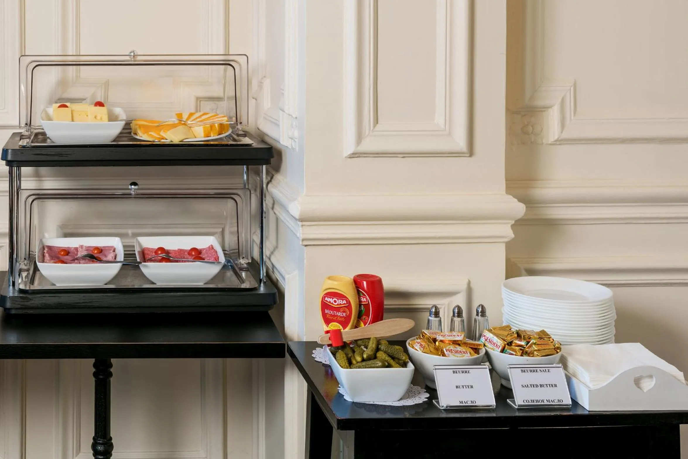 Food in Hotel Peyris Opera